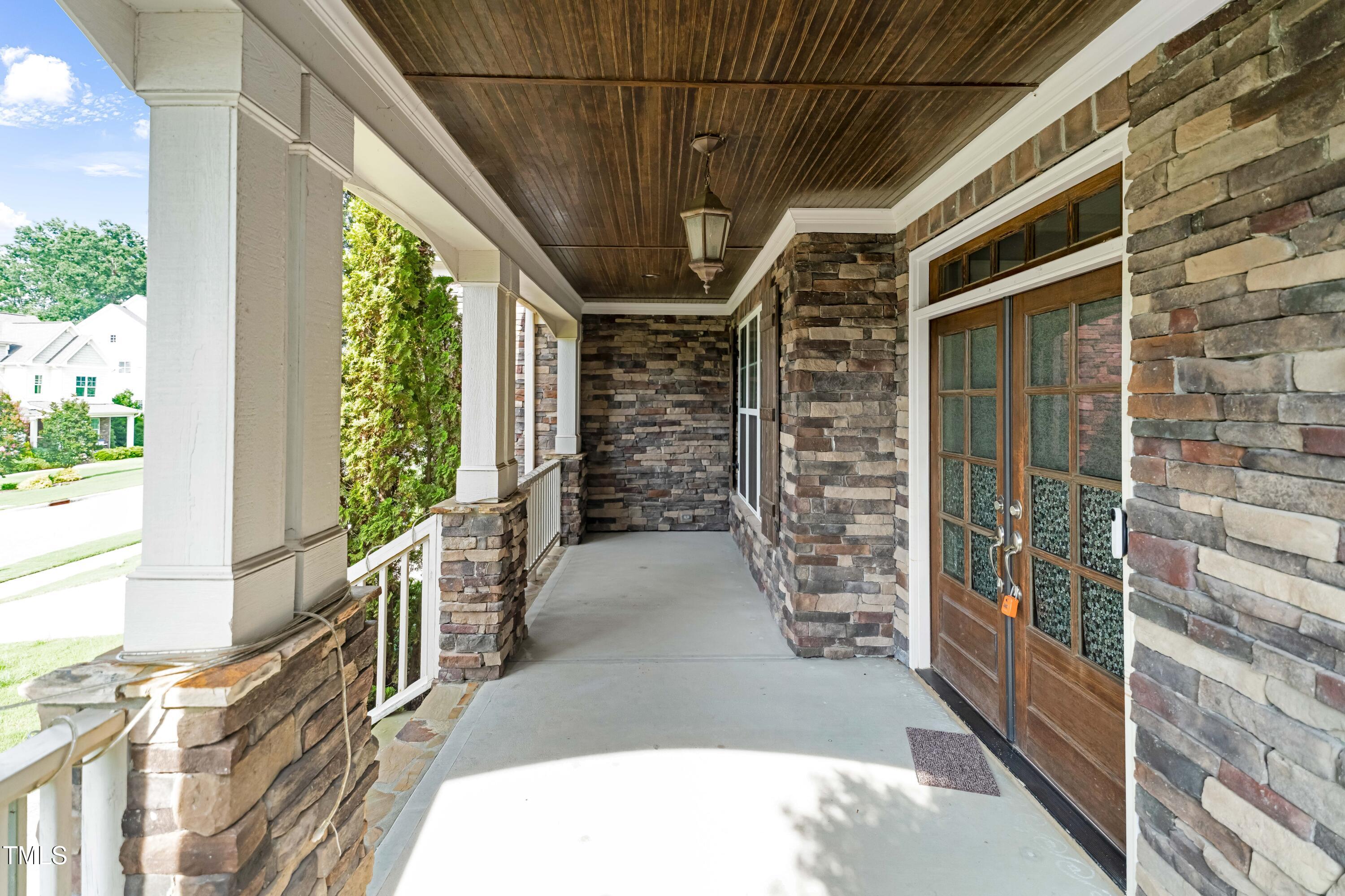 901 Hollymont Drive