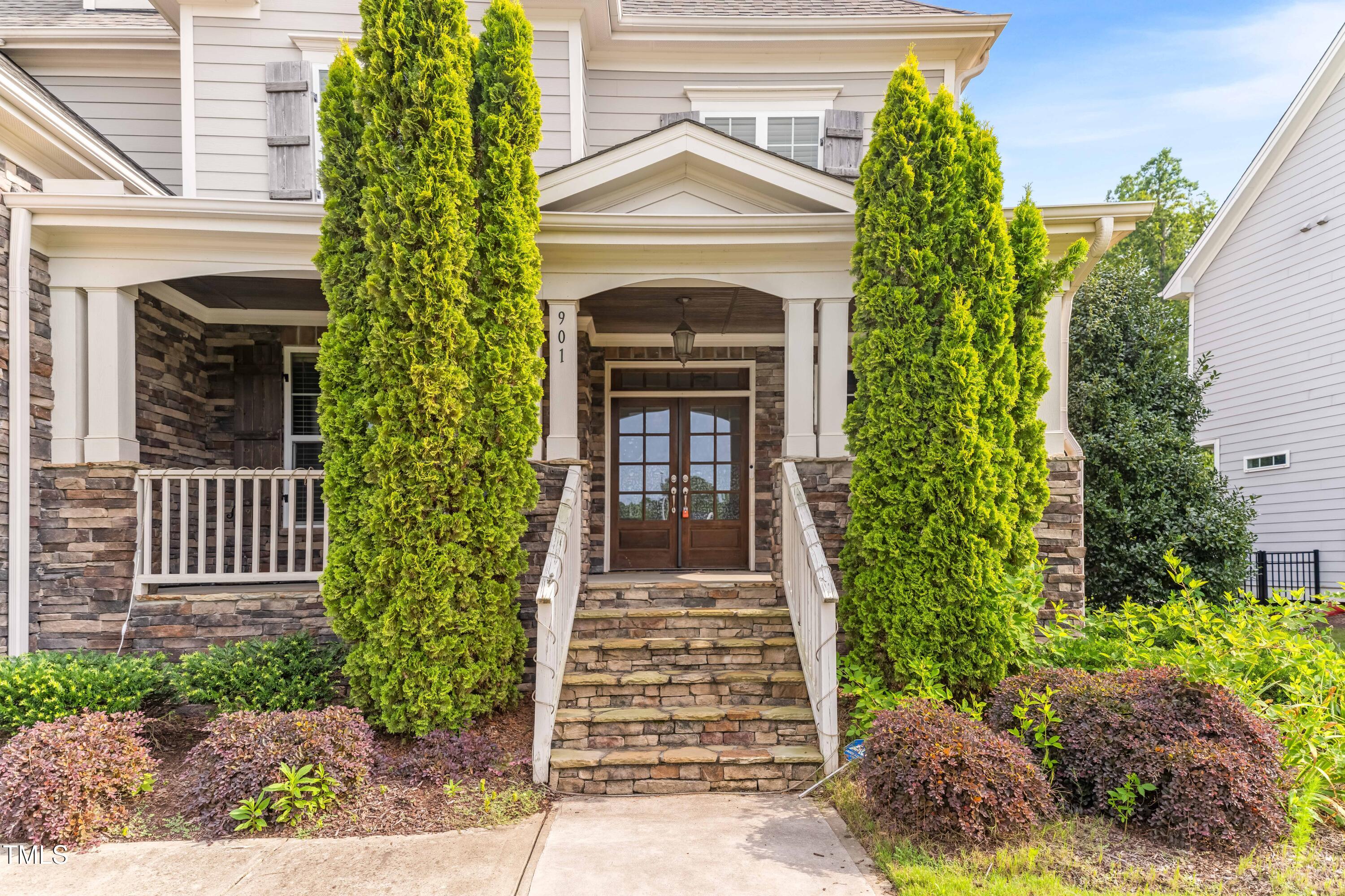 901 Hollymont Drive