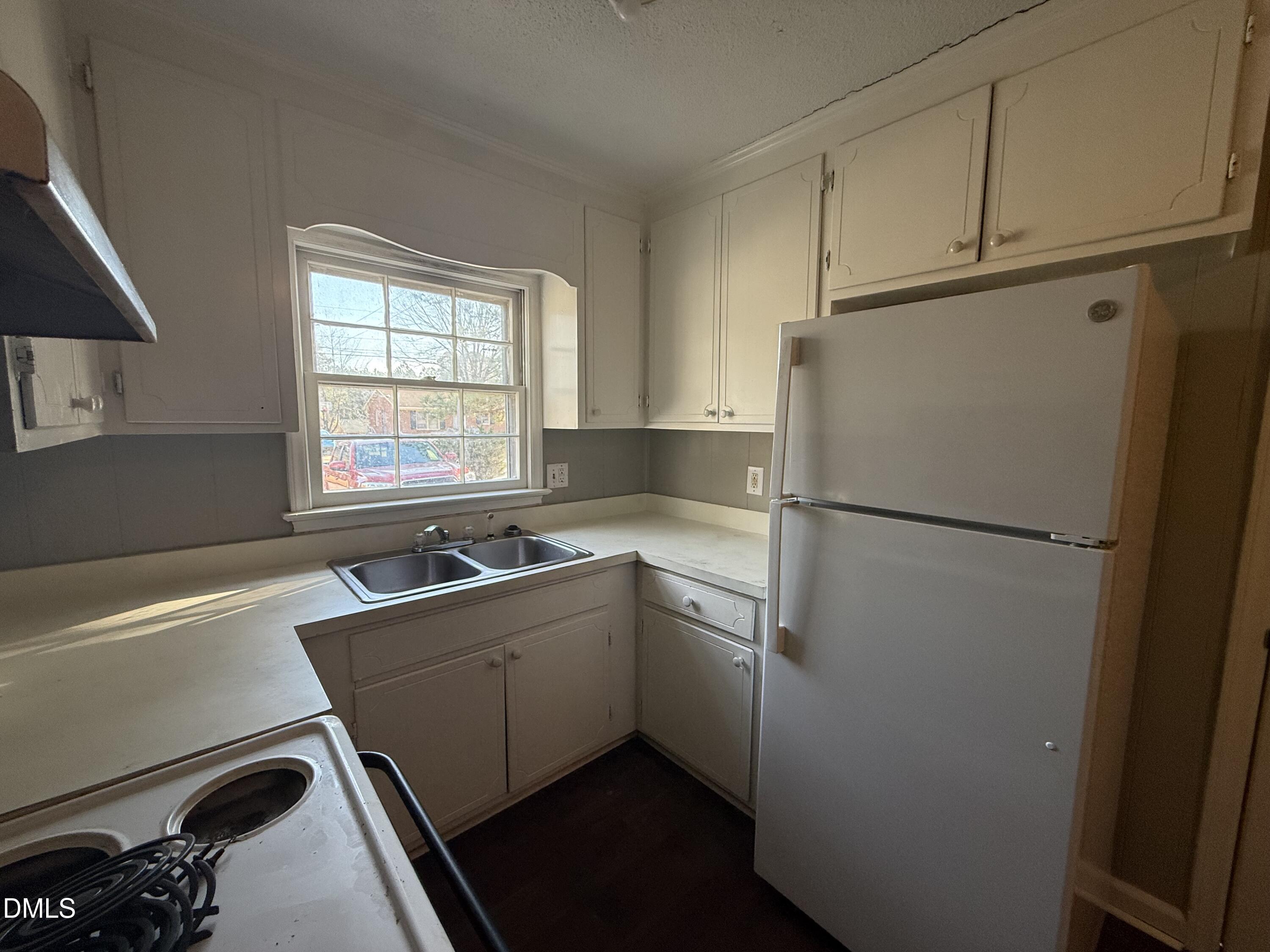 808 Crawford Street S