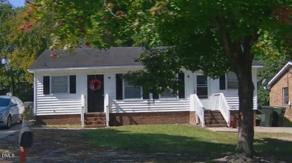 808 Crawford Street S