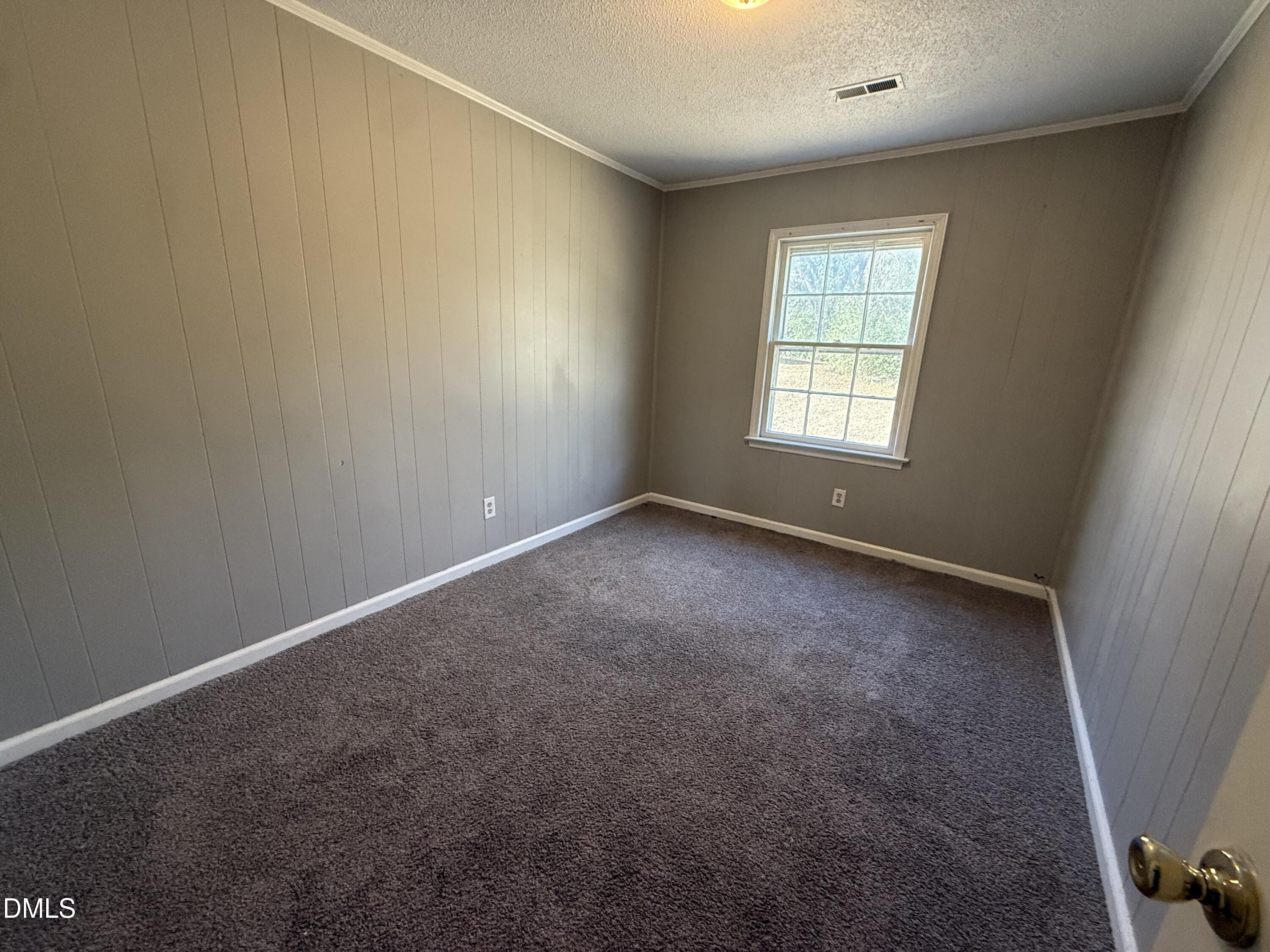 808 Crawford Street S