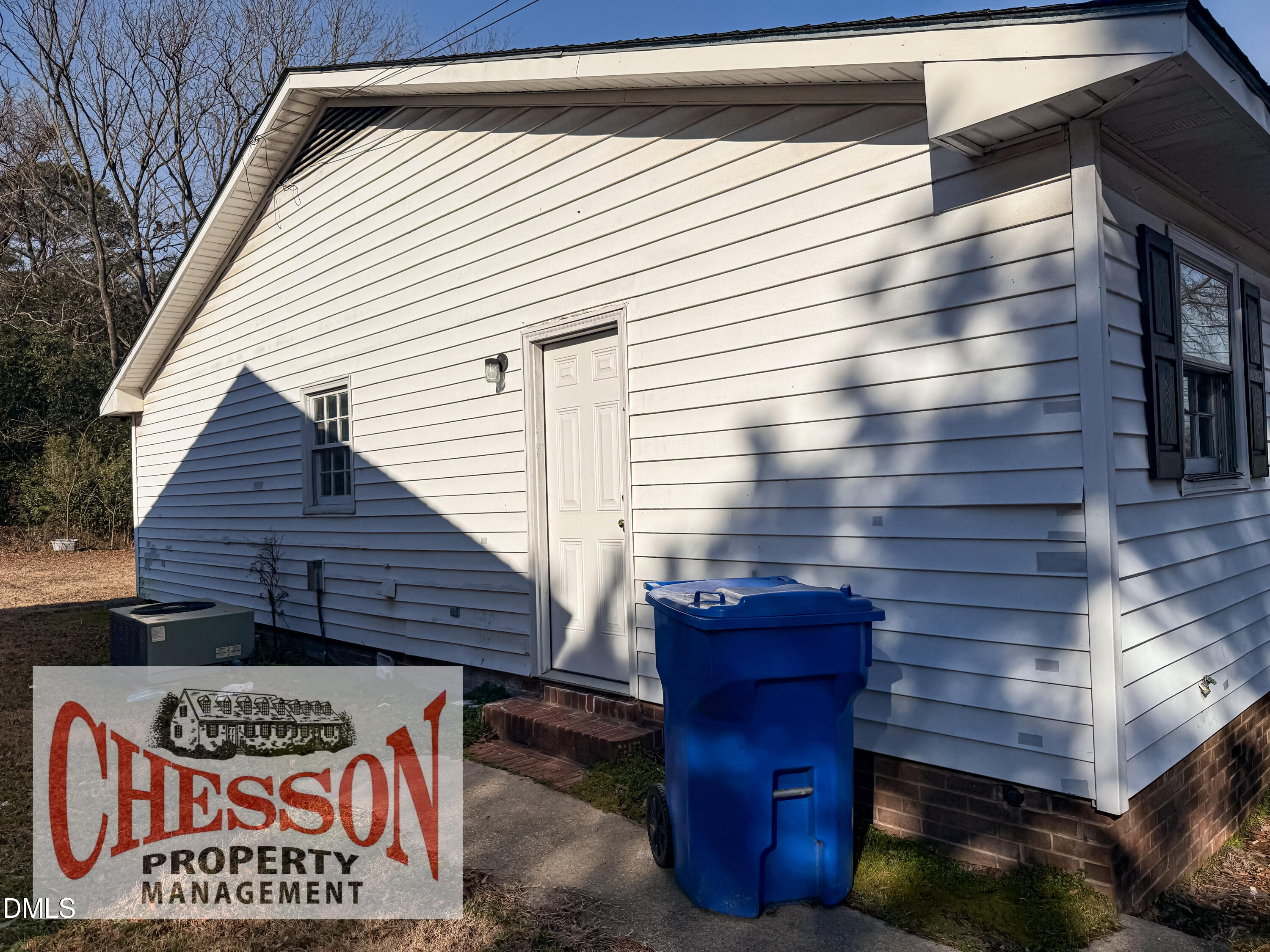 808 Crawford Street S