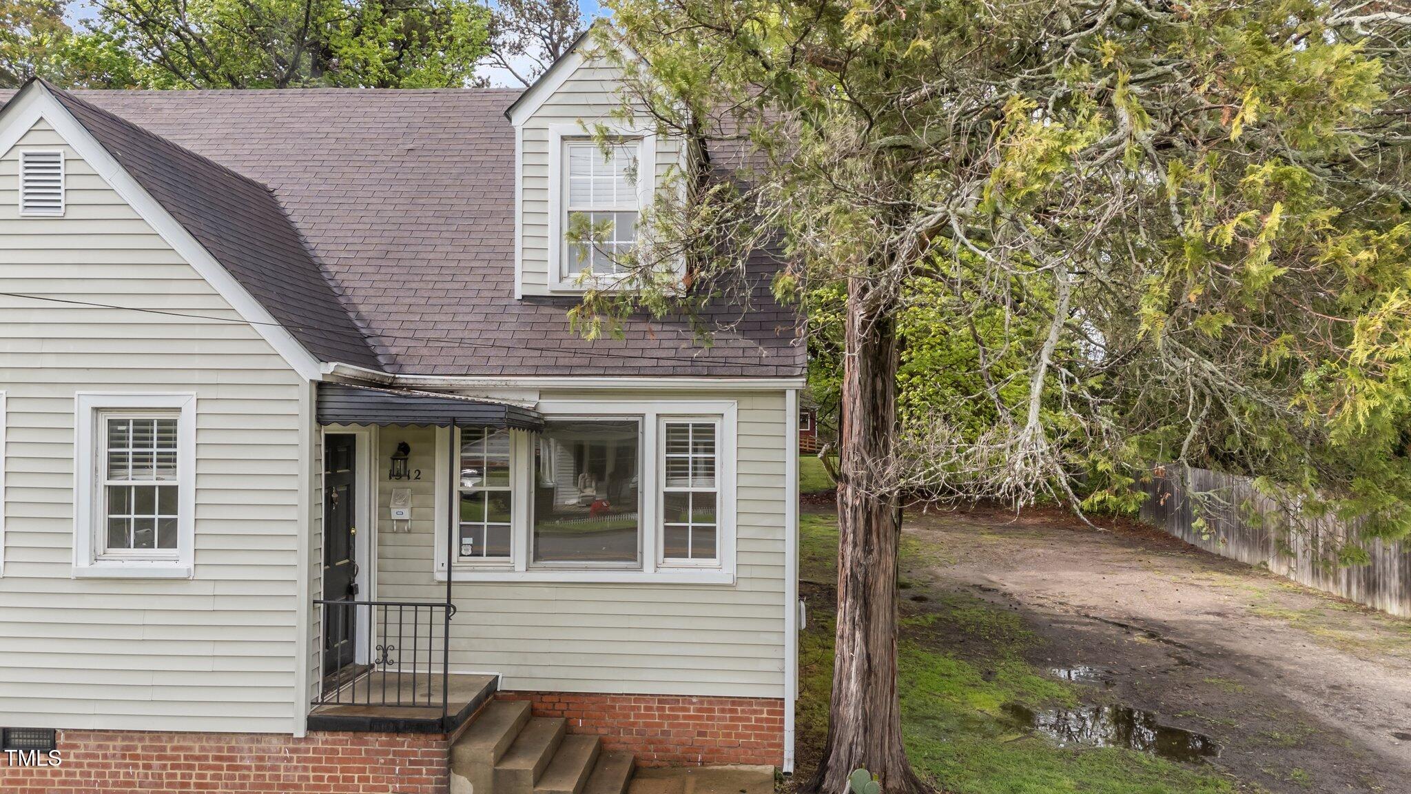1512 Oxford Road