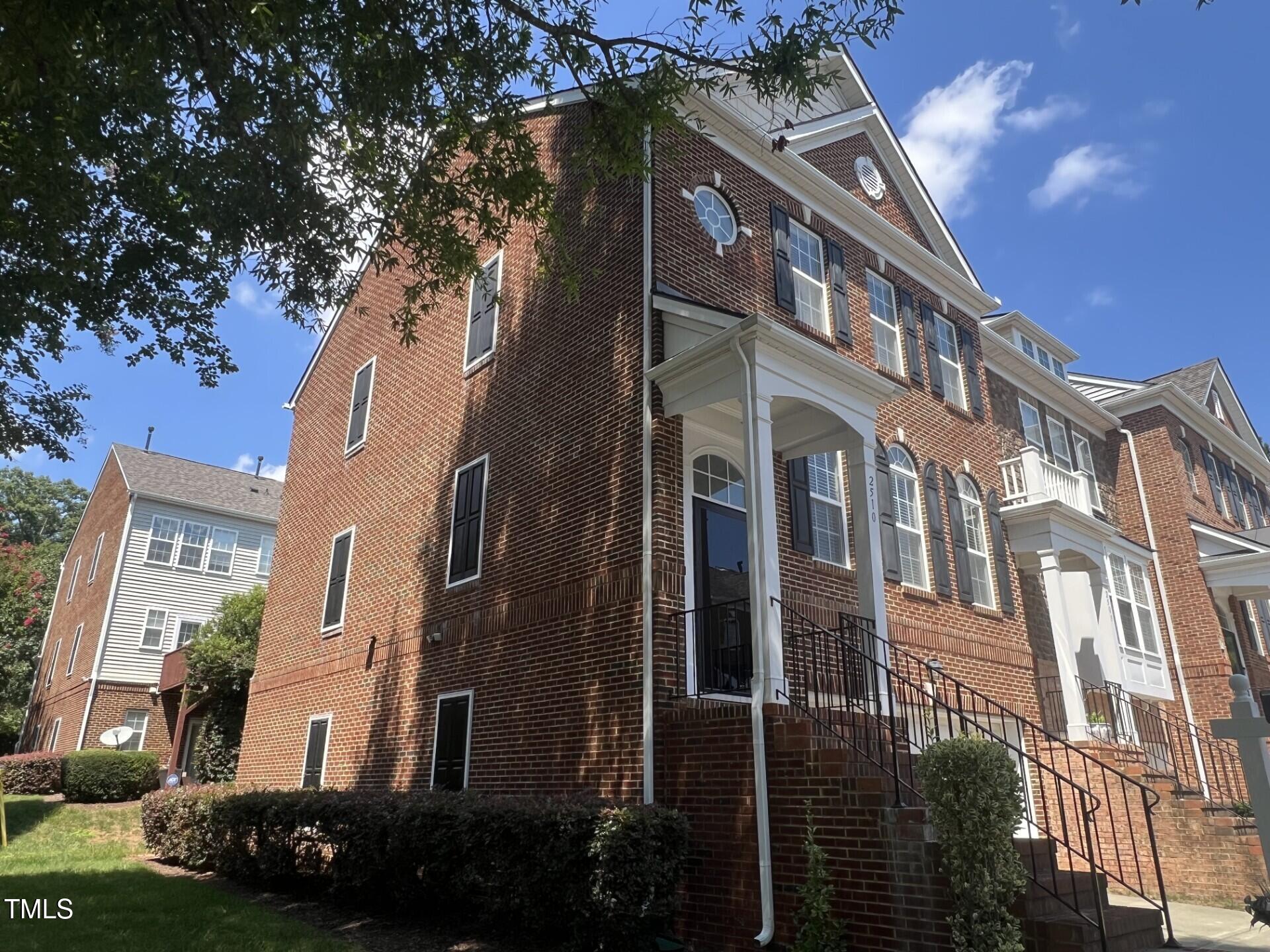 2510 Silverpalm Street