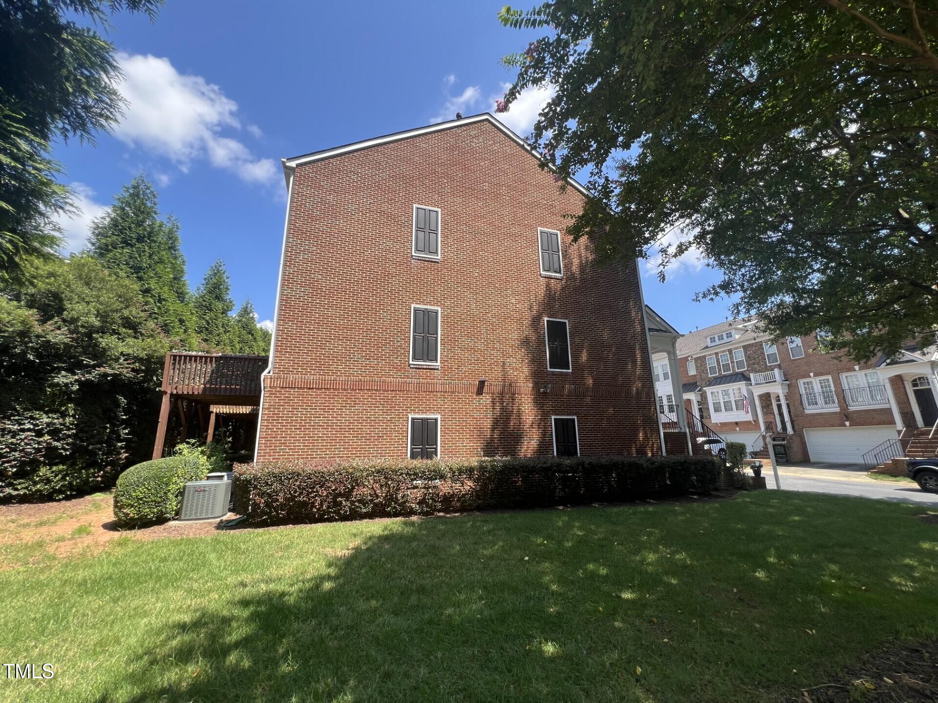 2510 Silverpalm Street