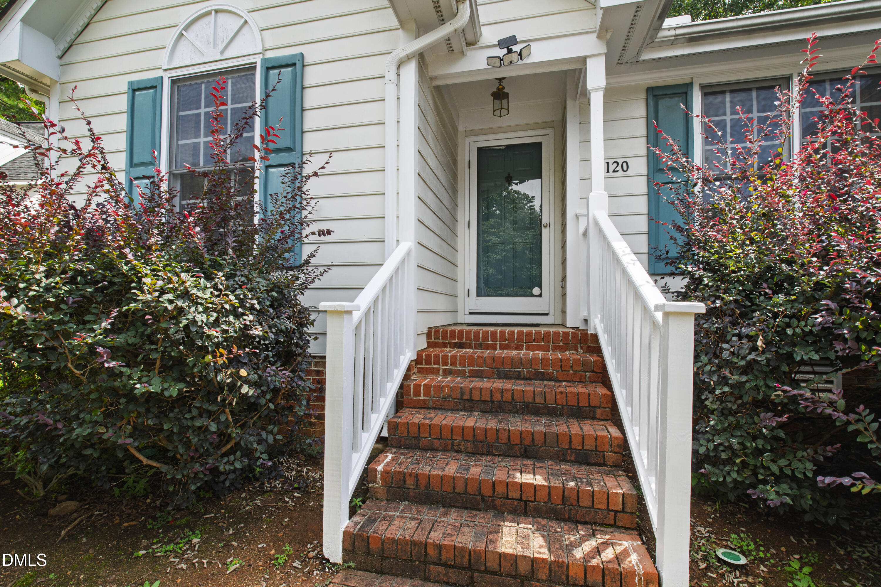 2120 Longwood Drive