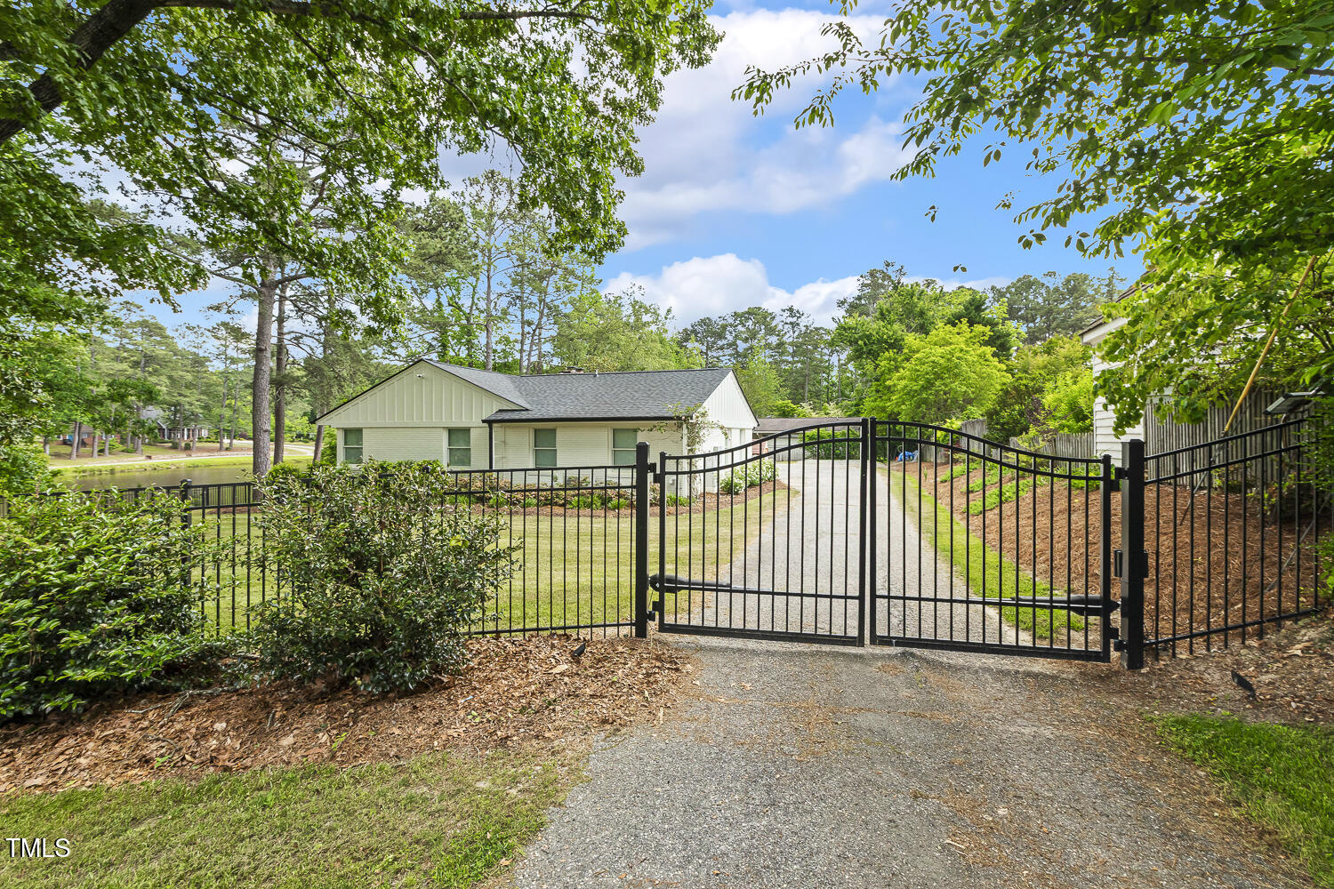 100 W Lakeside Drive