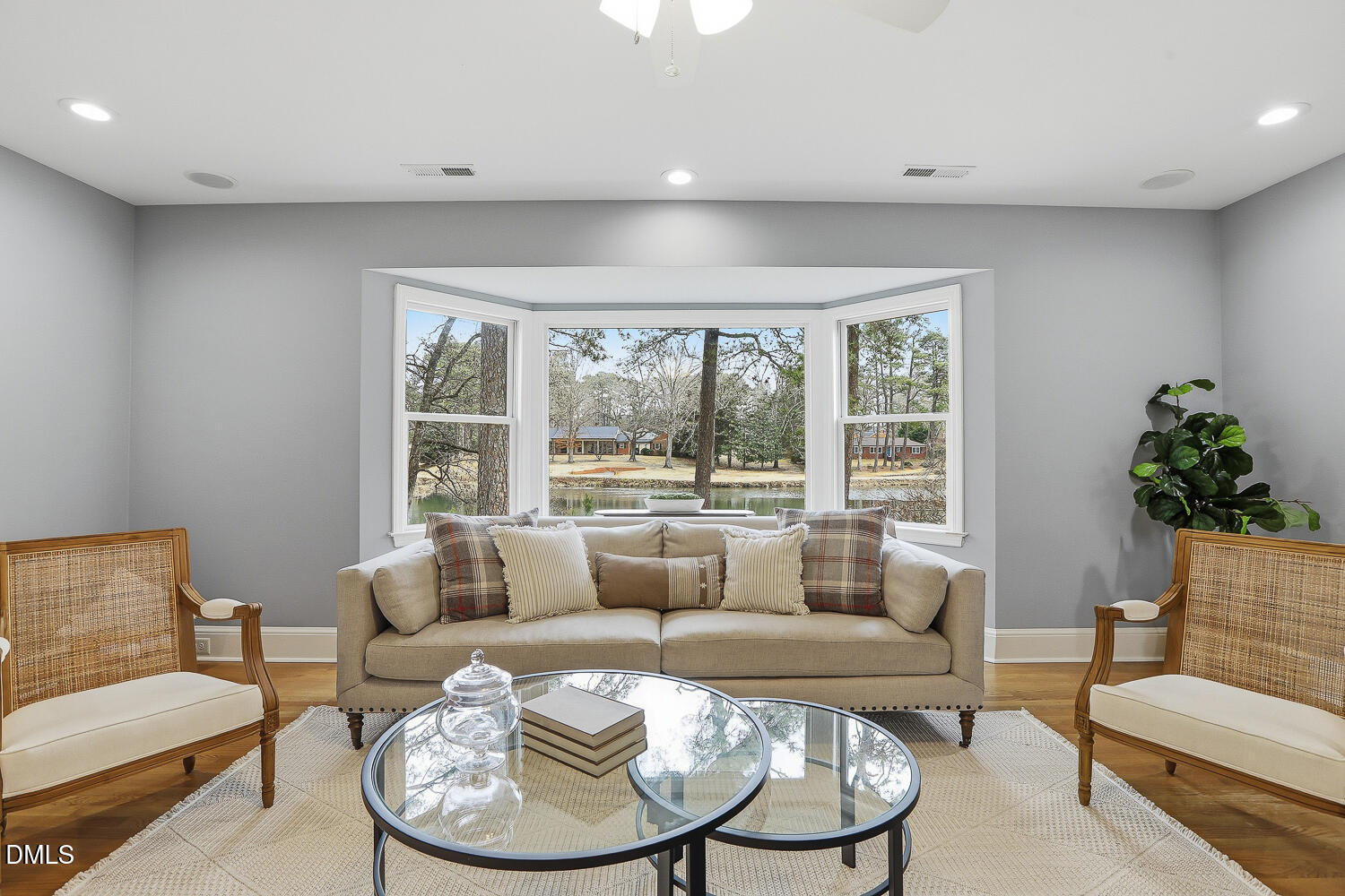 100 W Lakeside Drive