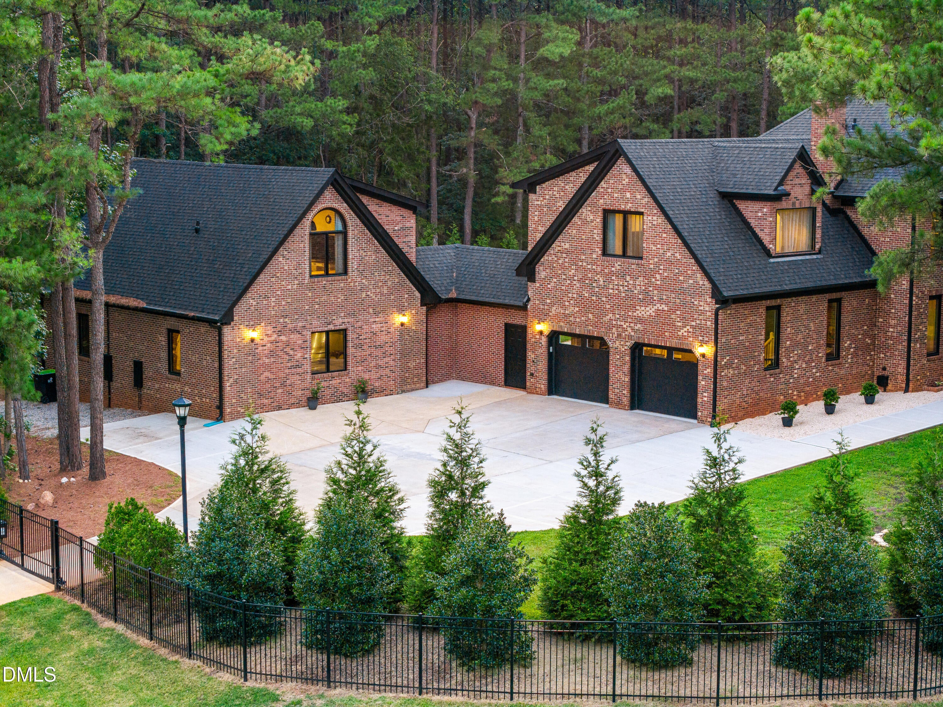 700 Lochgarton Lane