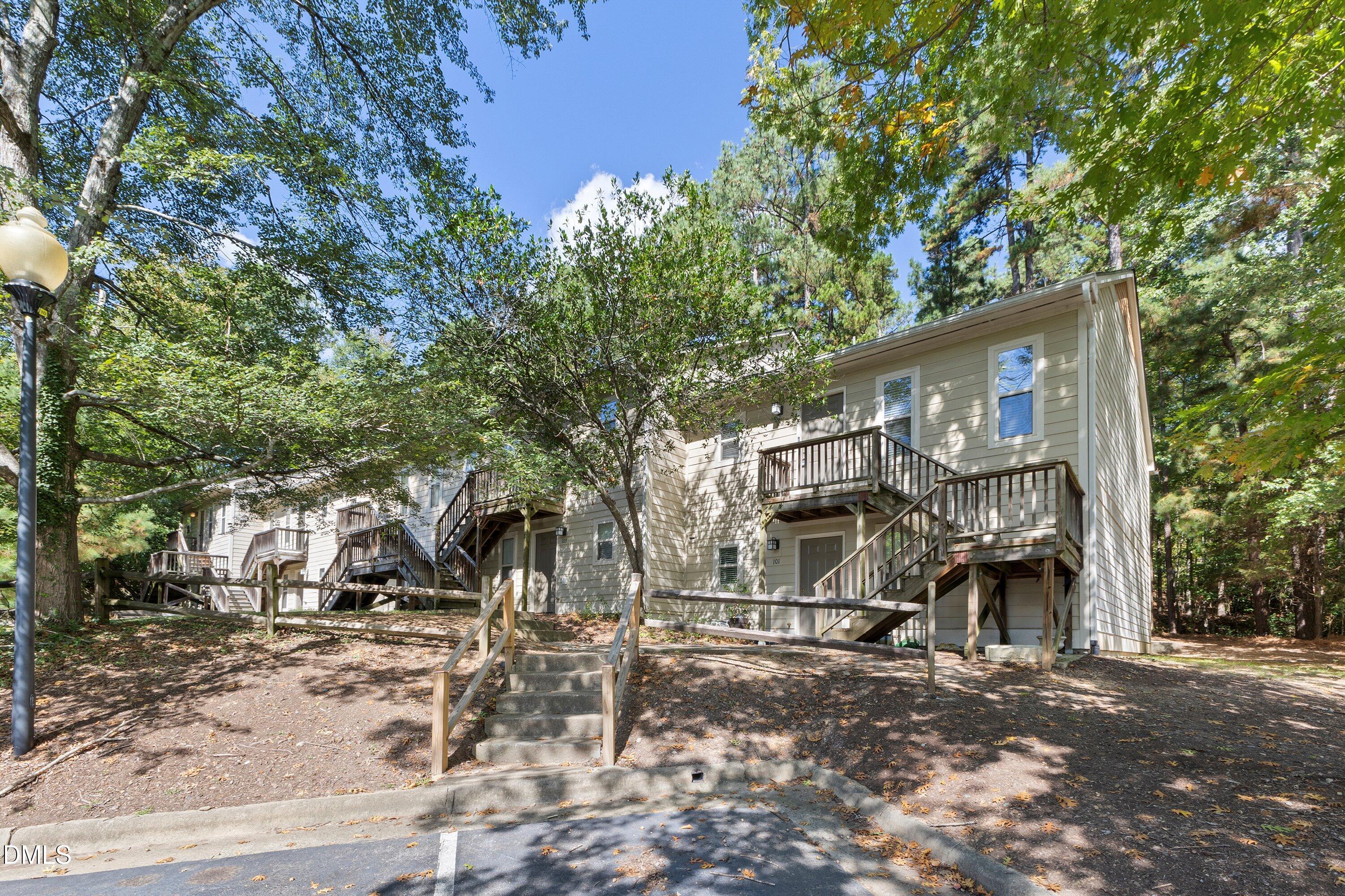 1513 E Franklin St Street