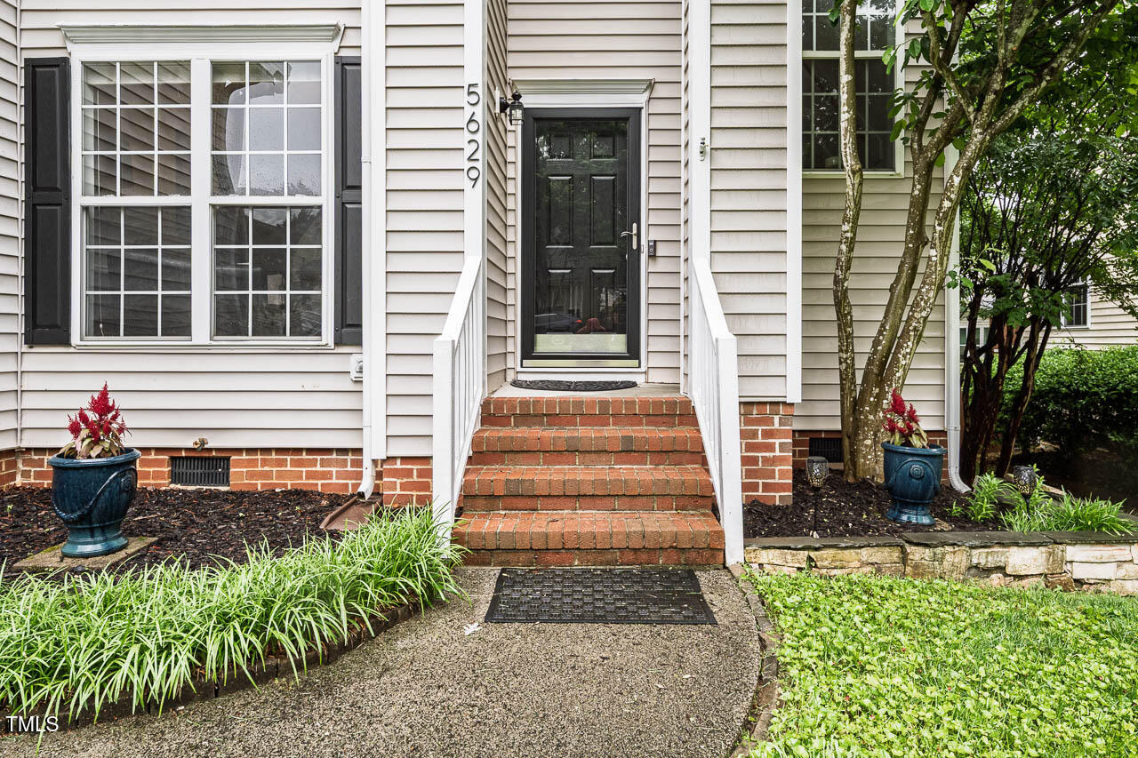 5629 Yates Garden Lane