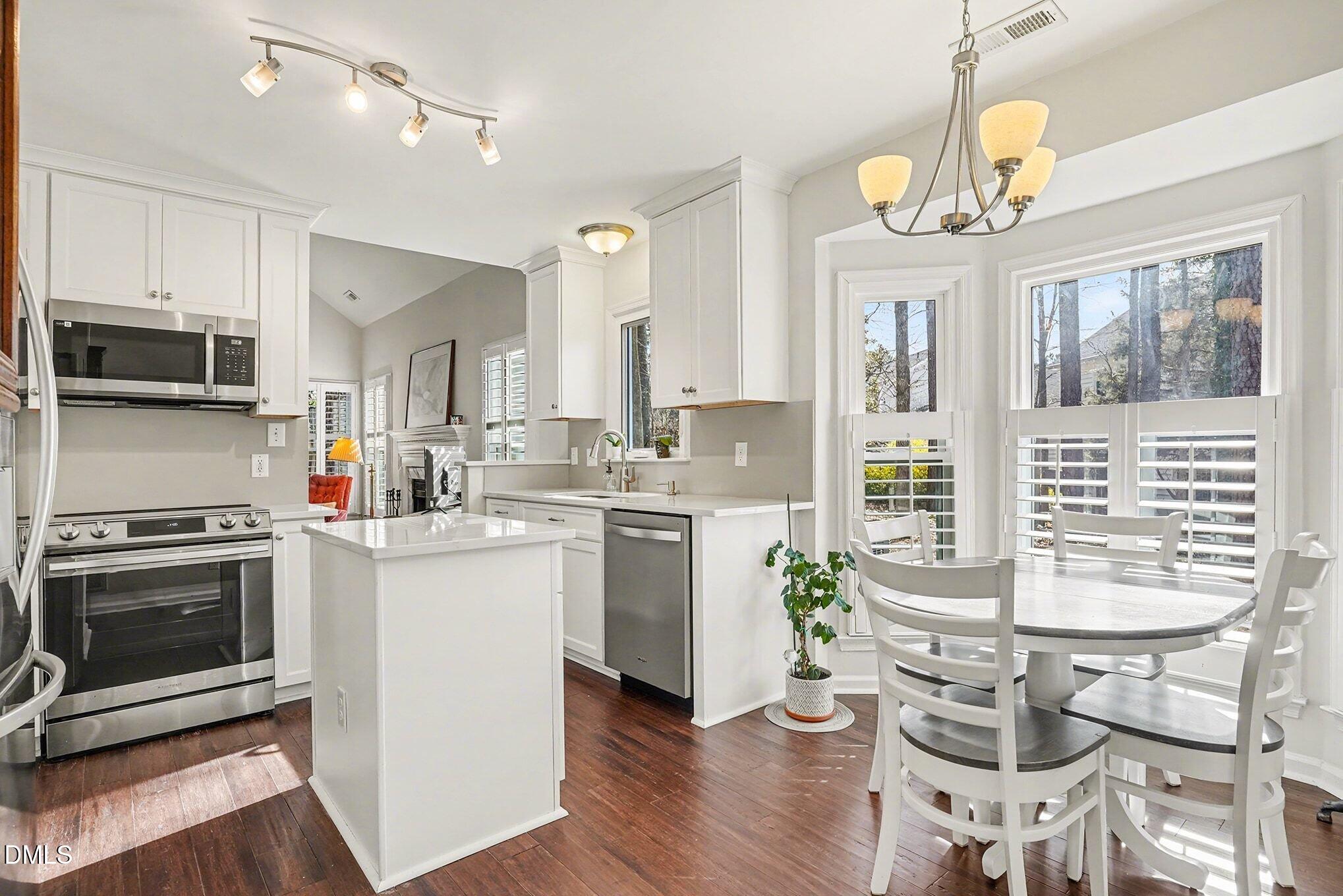 12105 Queensbridge Court