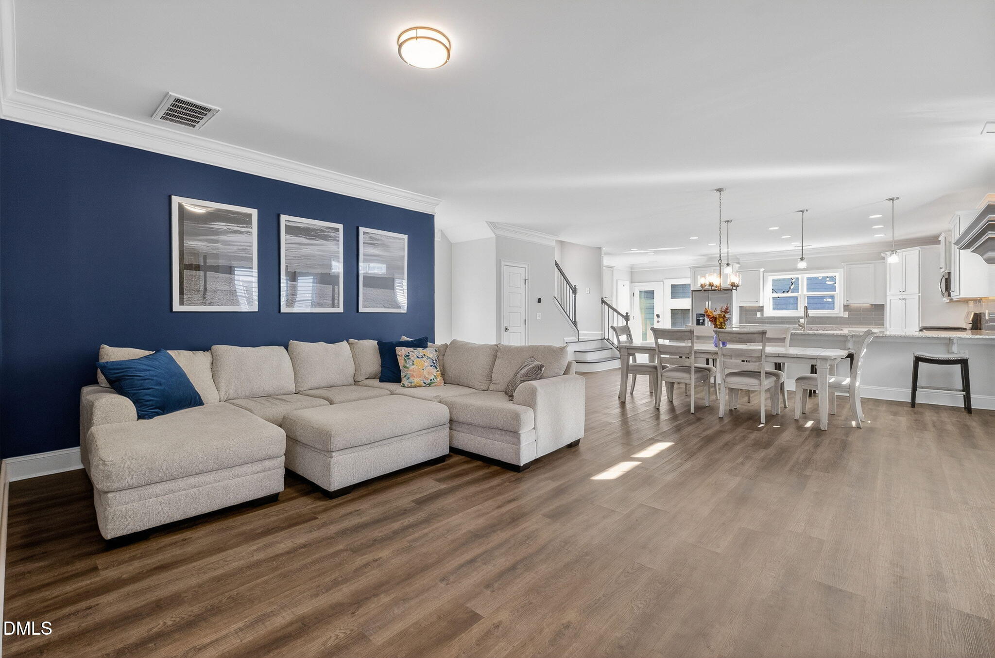 1161 Gloriosa Street