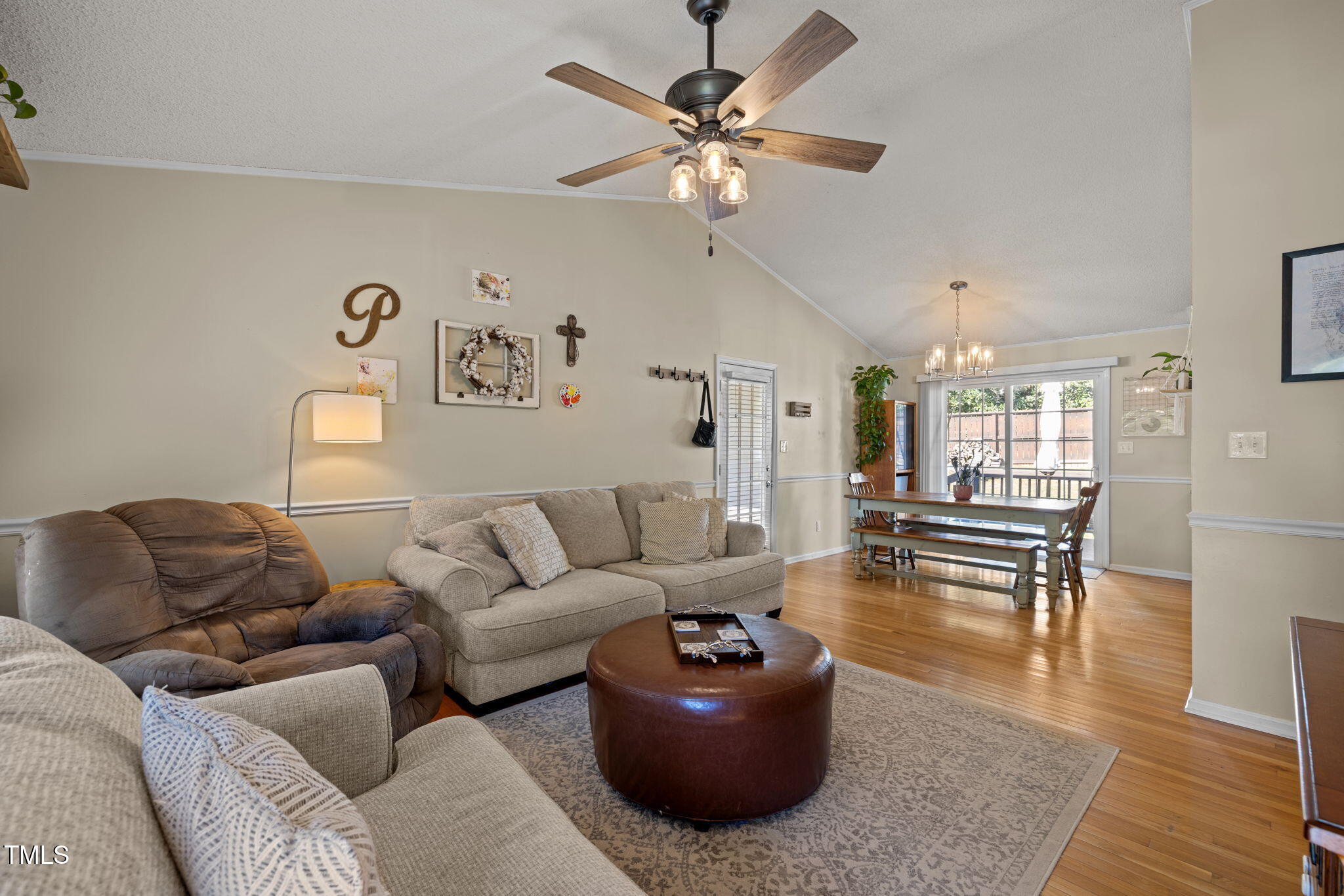 551 Gaslight Trail