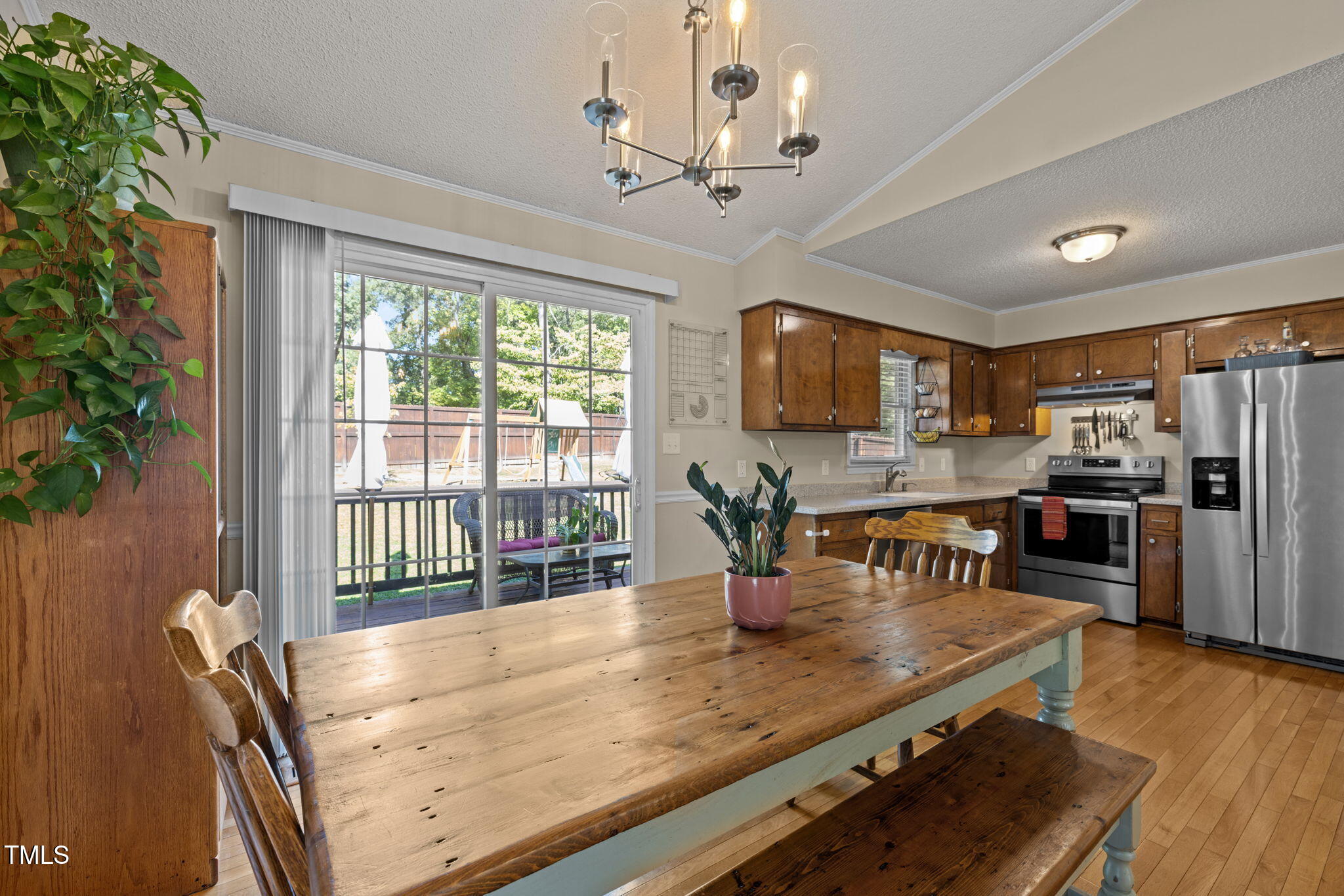 551 Gaslight Trail