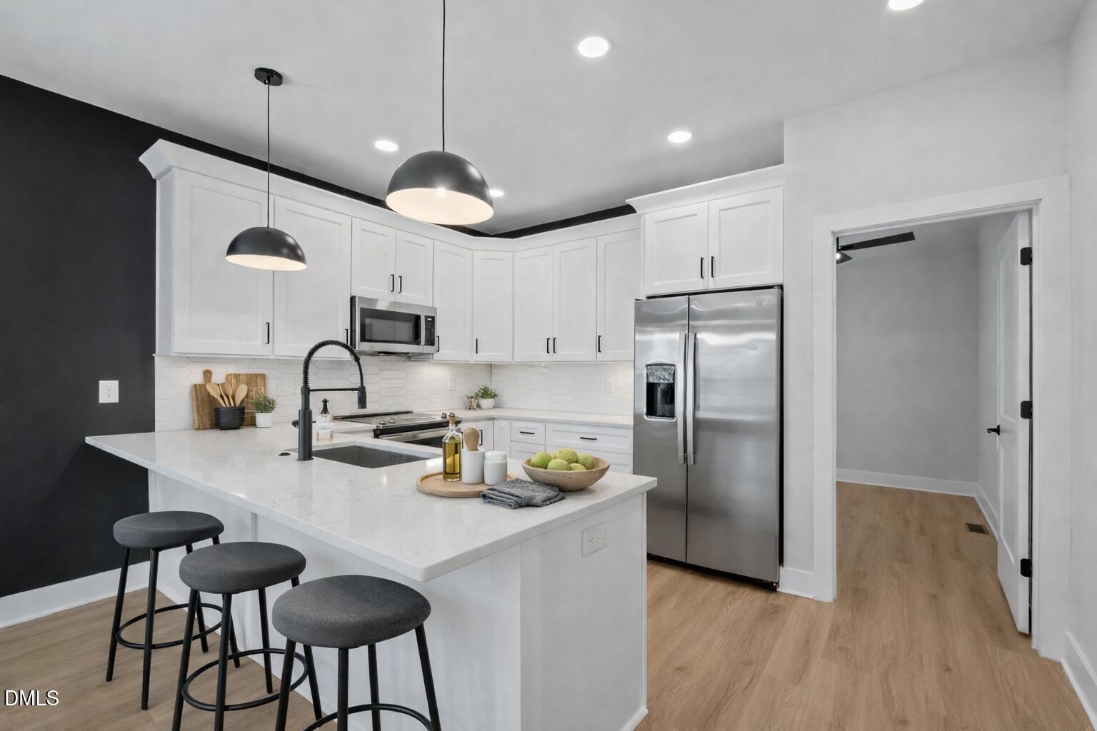 3230 Rowena Avenue Apt B