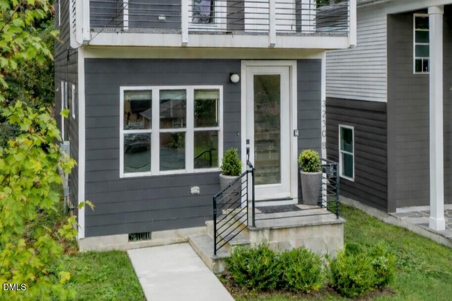 3230 Rowena Avenue Apt B