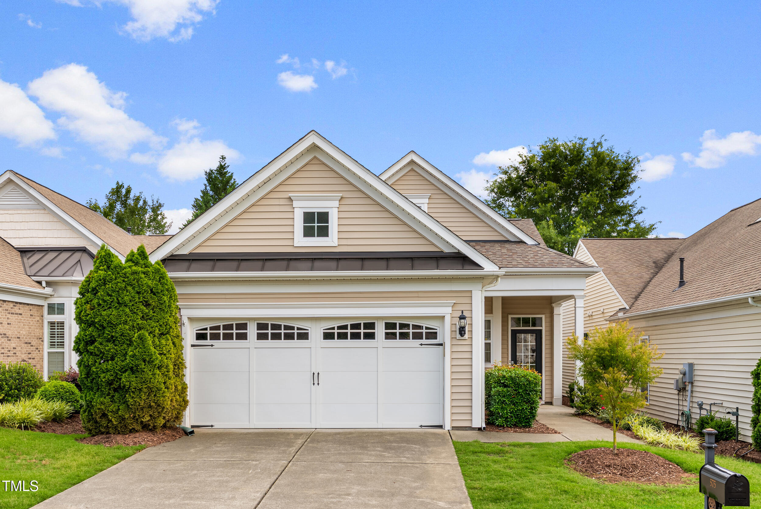 575 Tomkins Loop