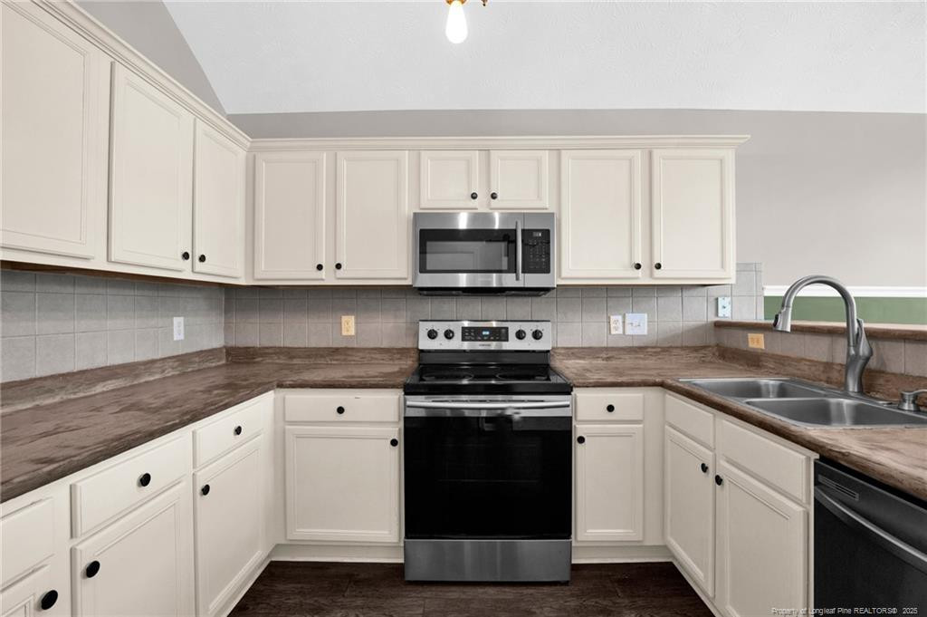 112 Camrose Court