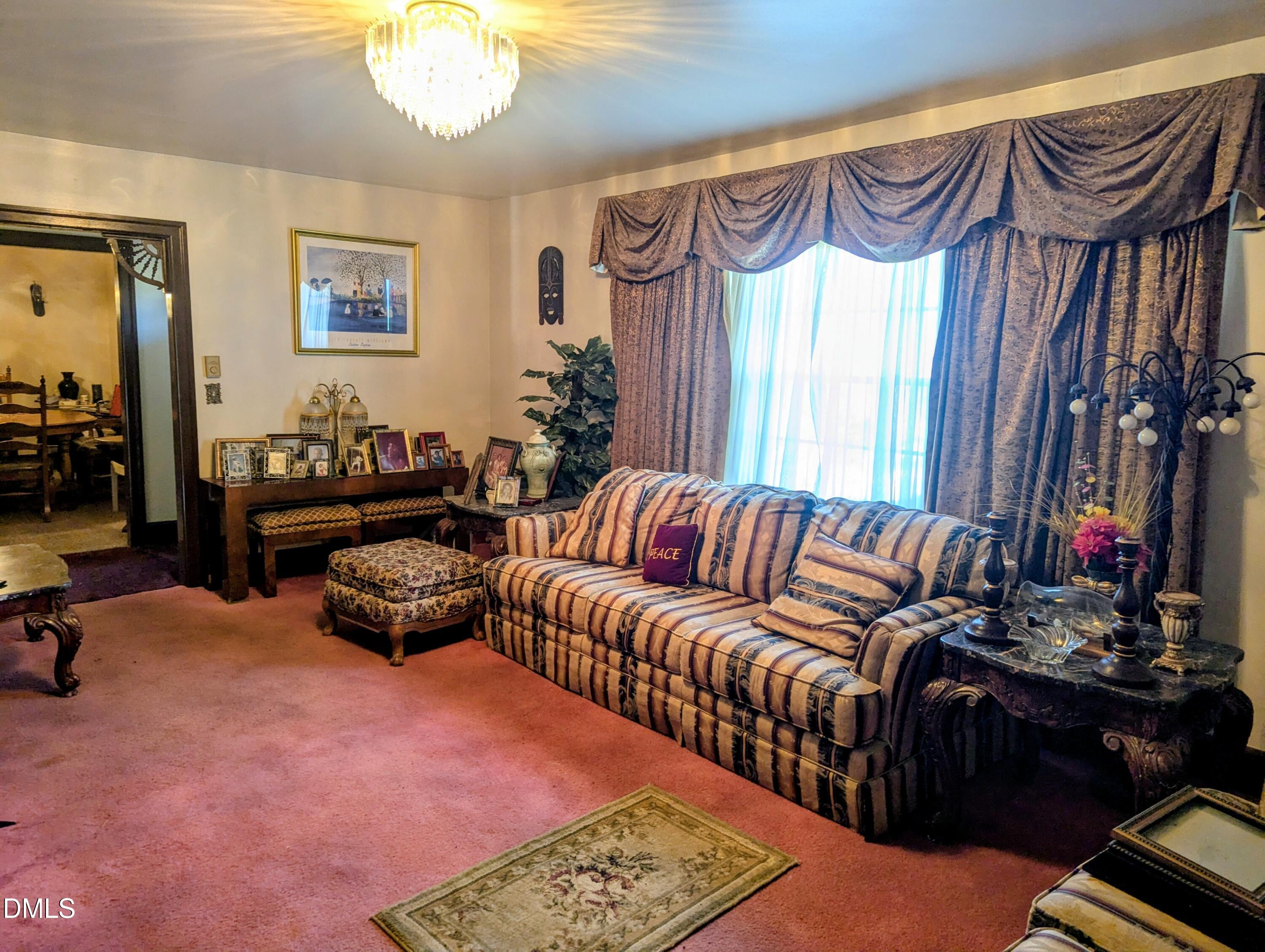 821 W Sycamore Street