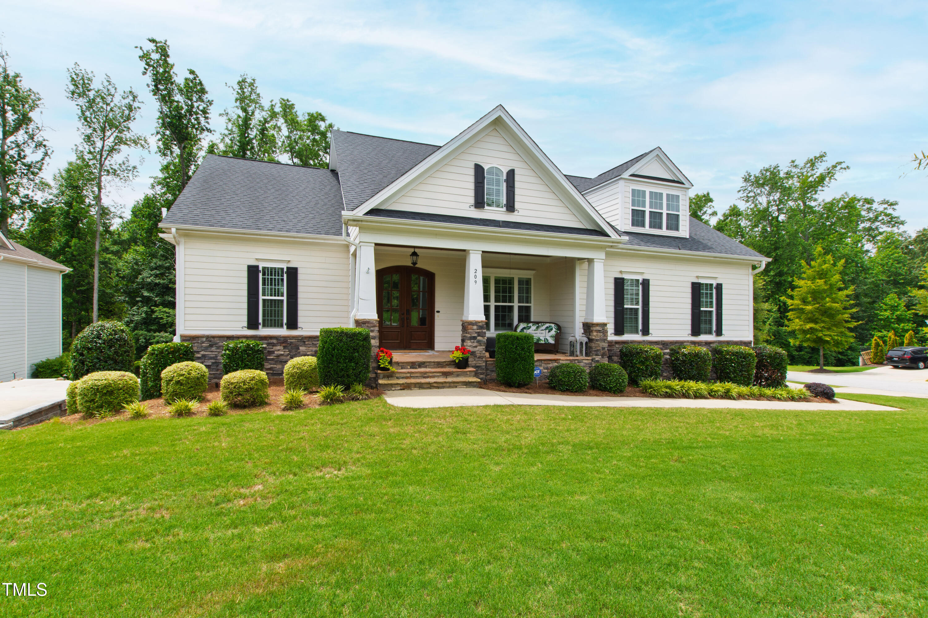 209 Sunset Bluffs Drive