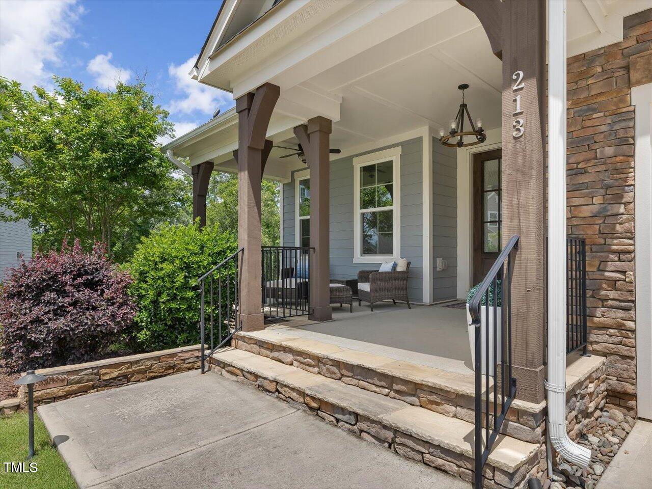 213 Lofty Oak Lane