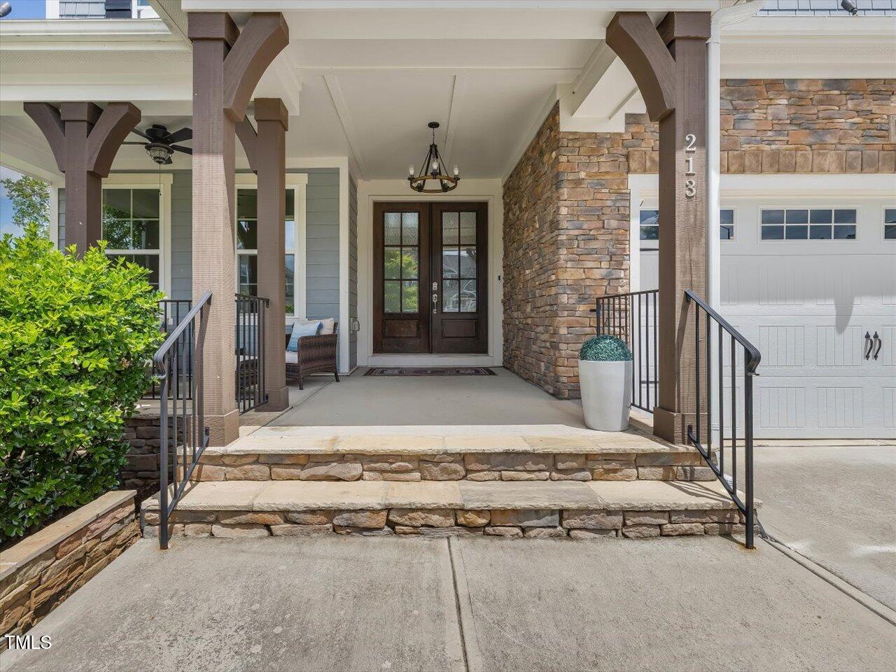 213 Lofty Oak Lane
