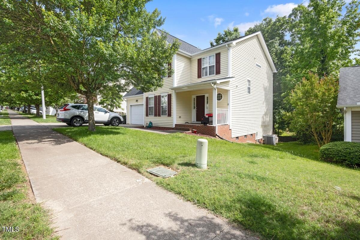 401 Holly Thorn Trace