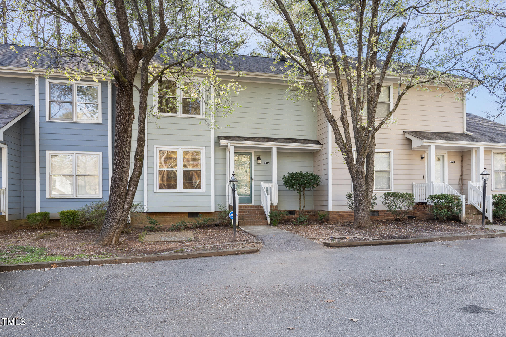 1515 Edgeside Court