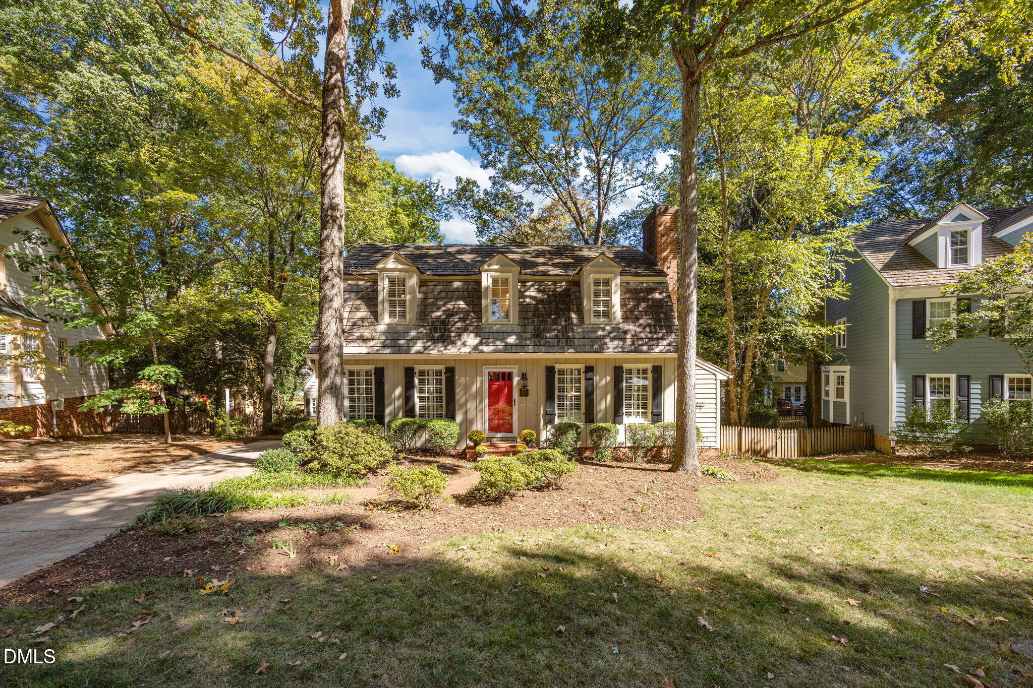 2204 Middlefield Court