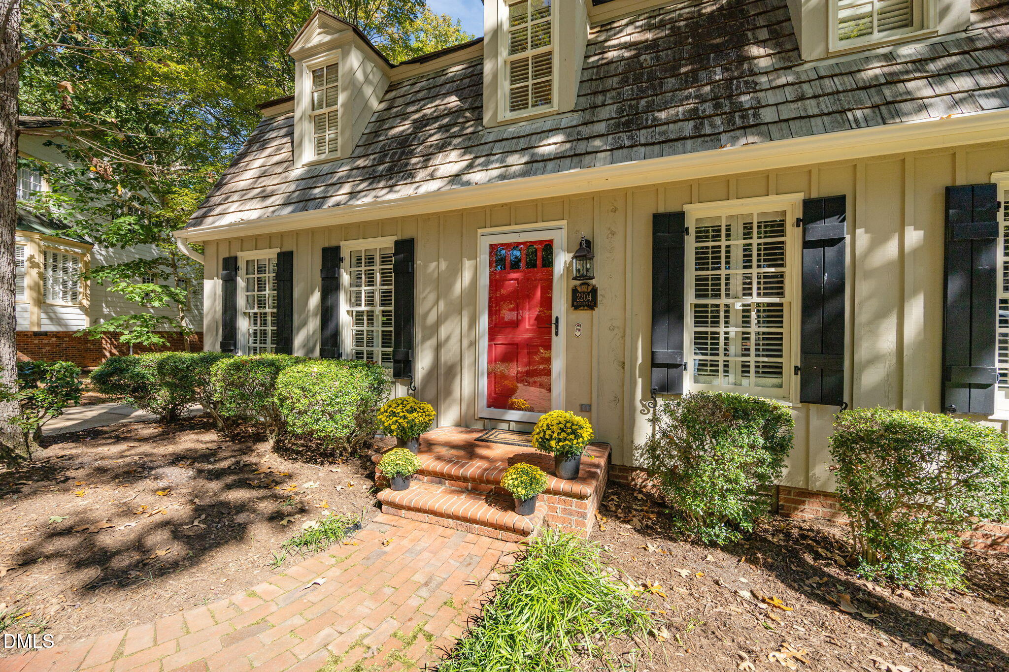 2204 Middlefield Court