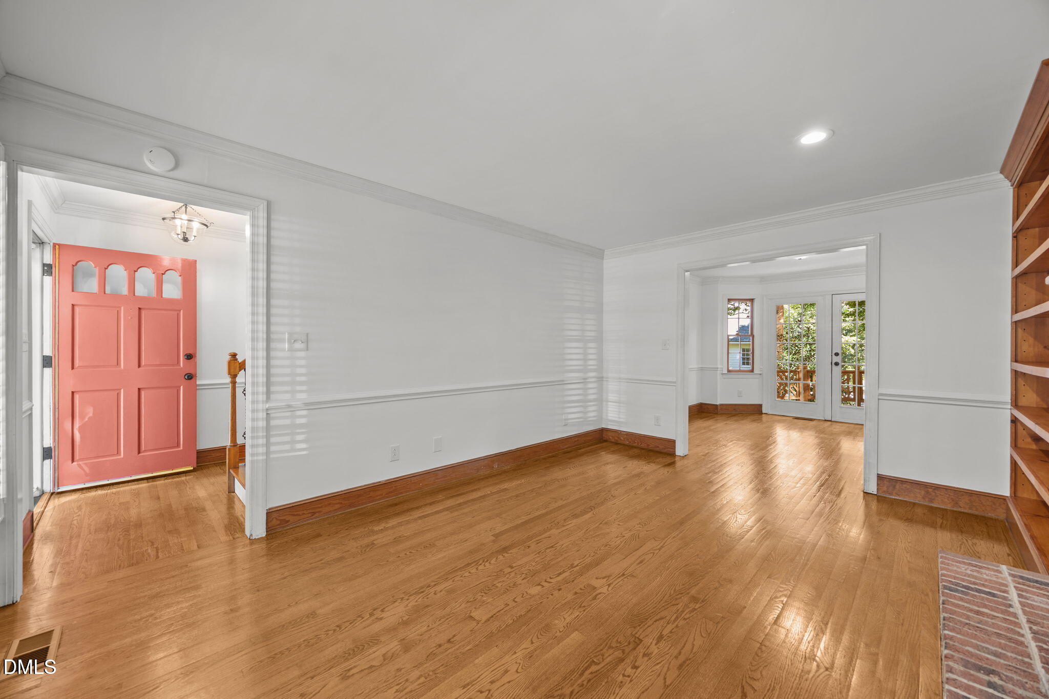 2204 Middlefield Court