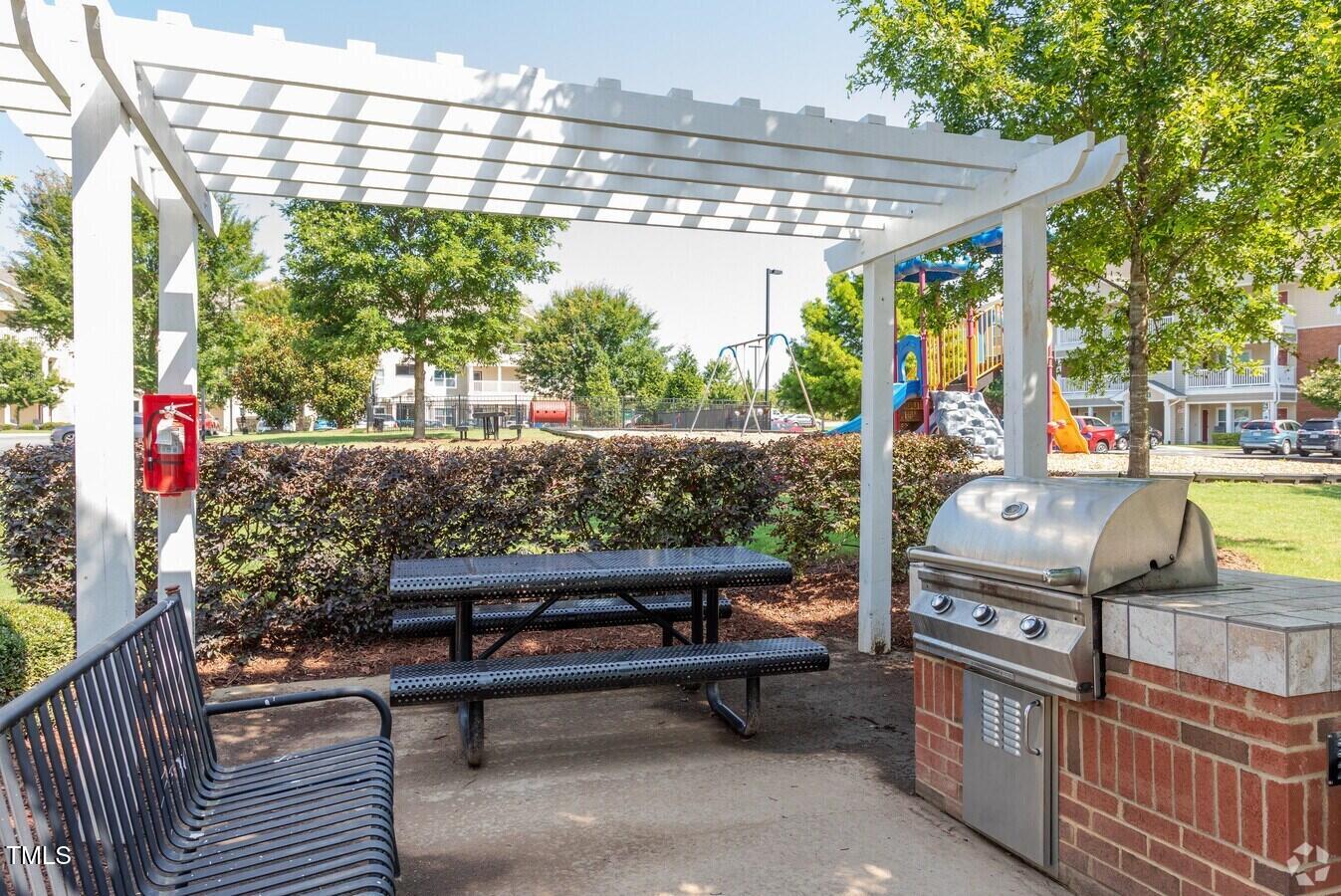 Apex, North Carolina 27502, United States, 1 Bedroom Bedrooms, ,1 BathroomBathrooms,Residential,Active,206696