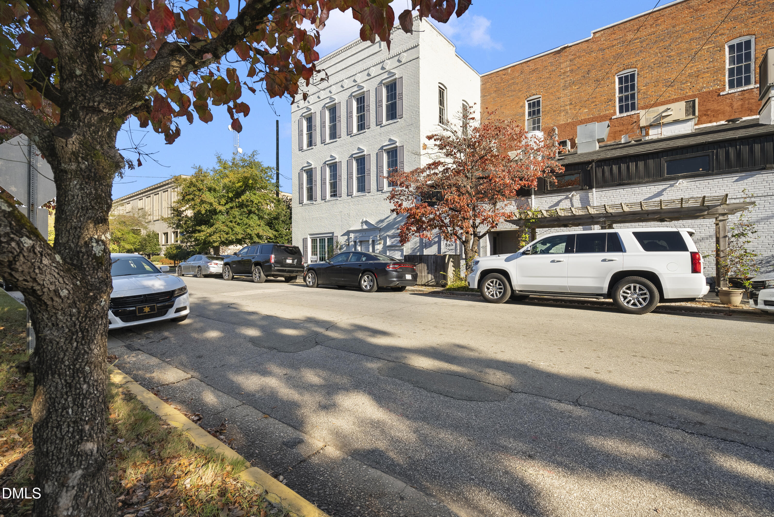 219 E Johnston Street