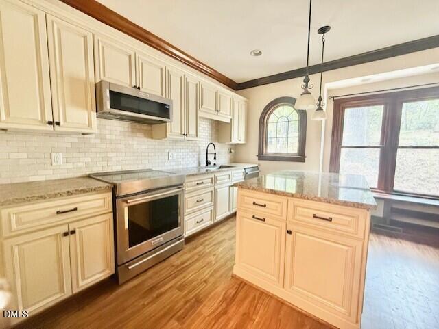 6844 Gloucester Road