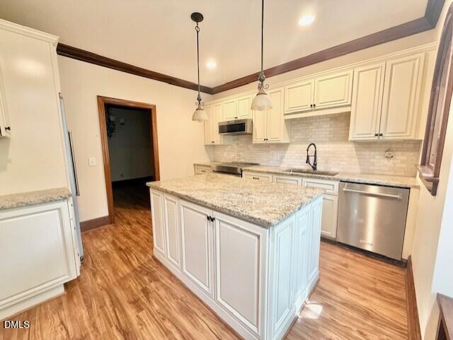 6844 Gloucester Road