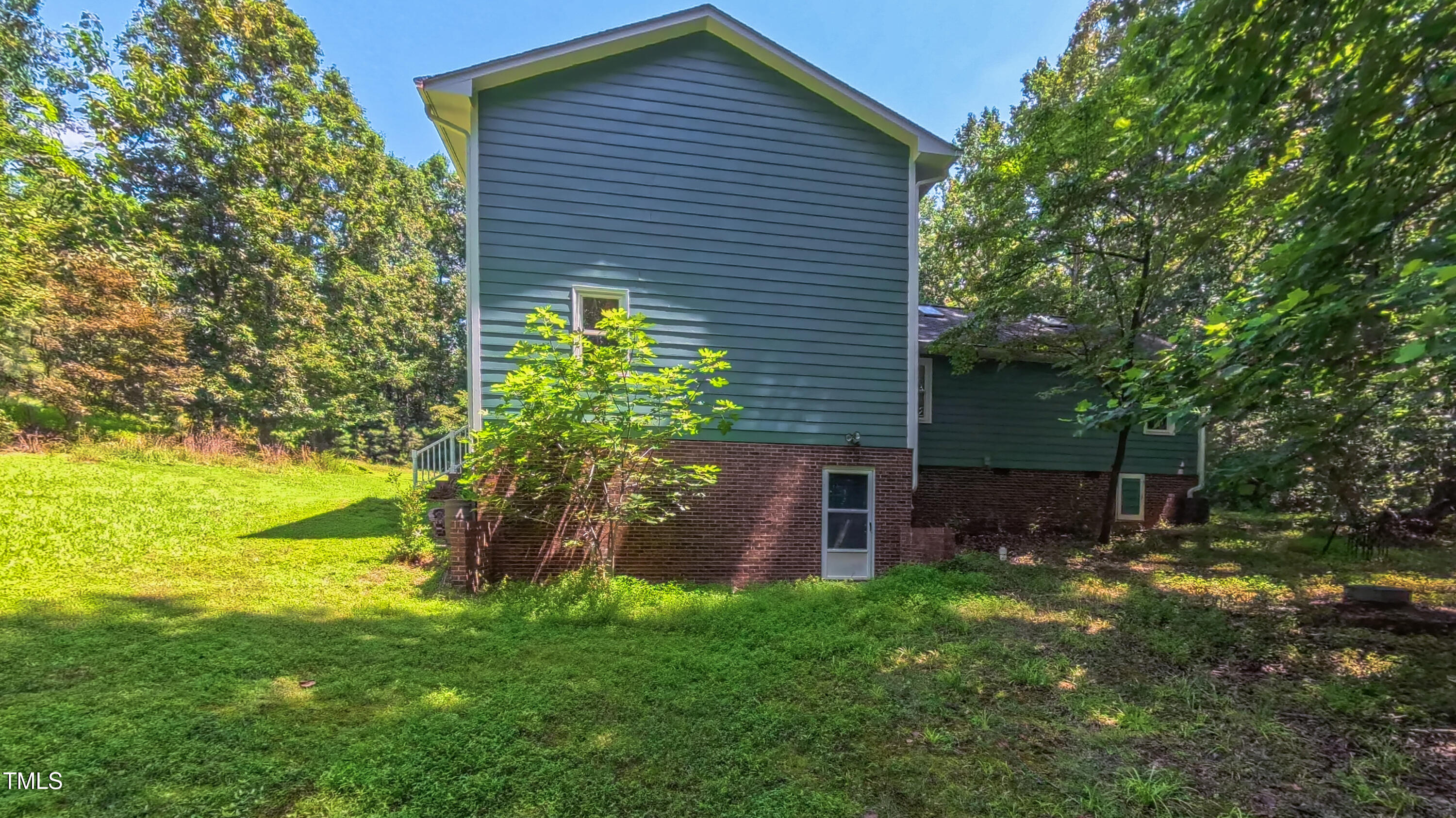 3418 Carriage Trail
