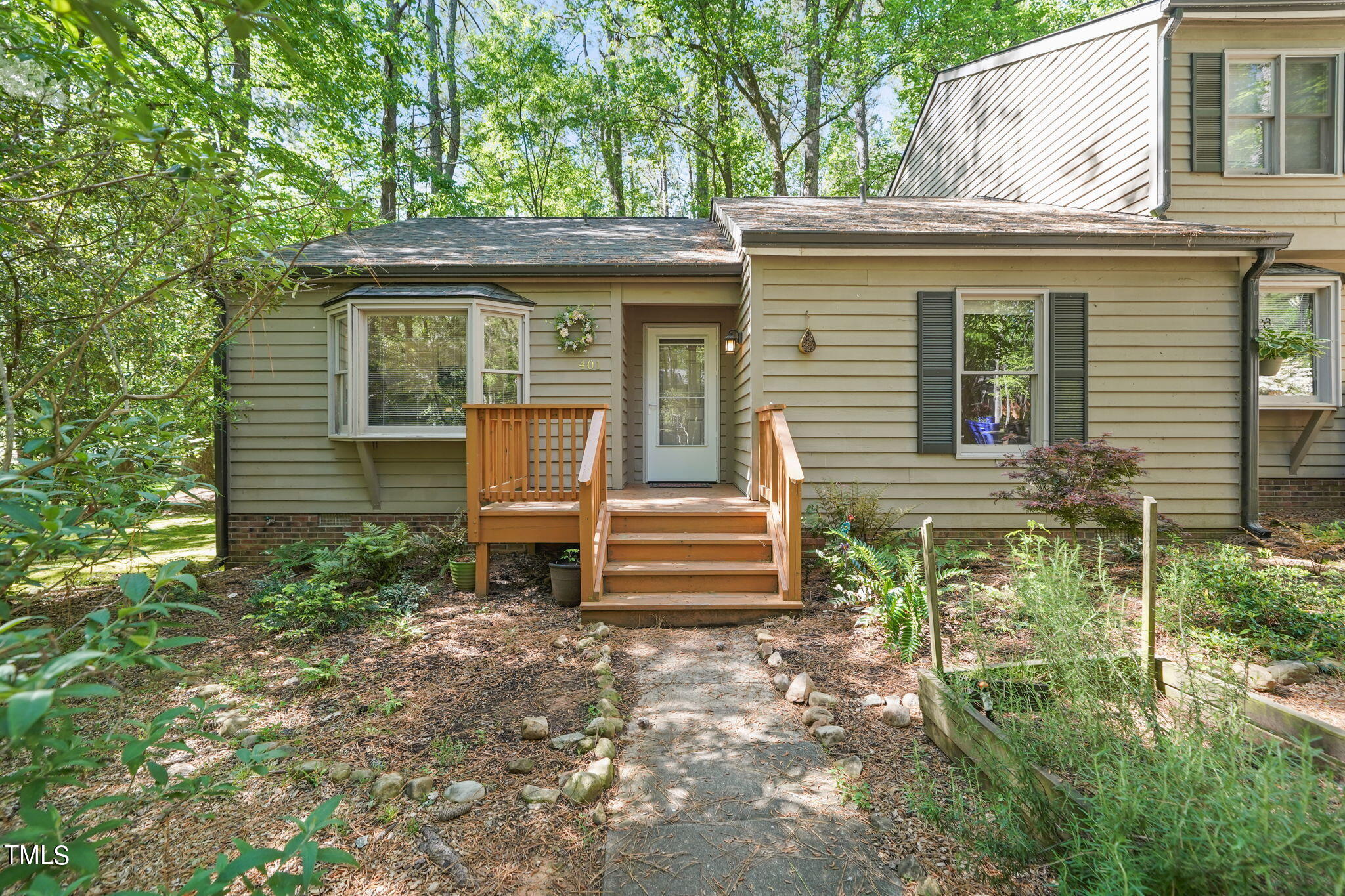 401 Forest Court