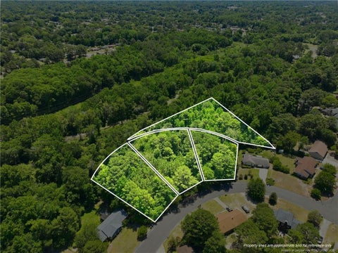 Photo of 1417 Carnsmore Drive, Fayetteville, NC 28304 (MLS # LP763942)