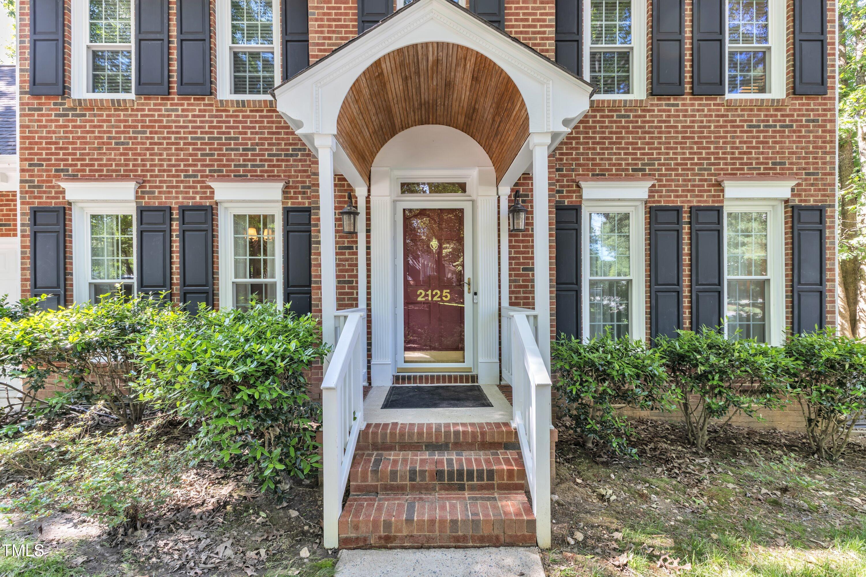 2125 Oakcrest Court