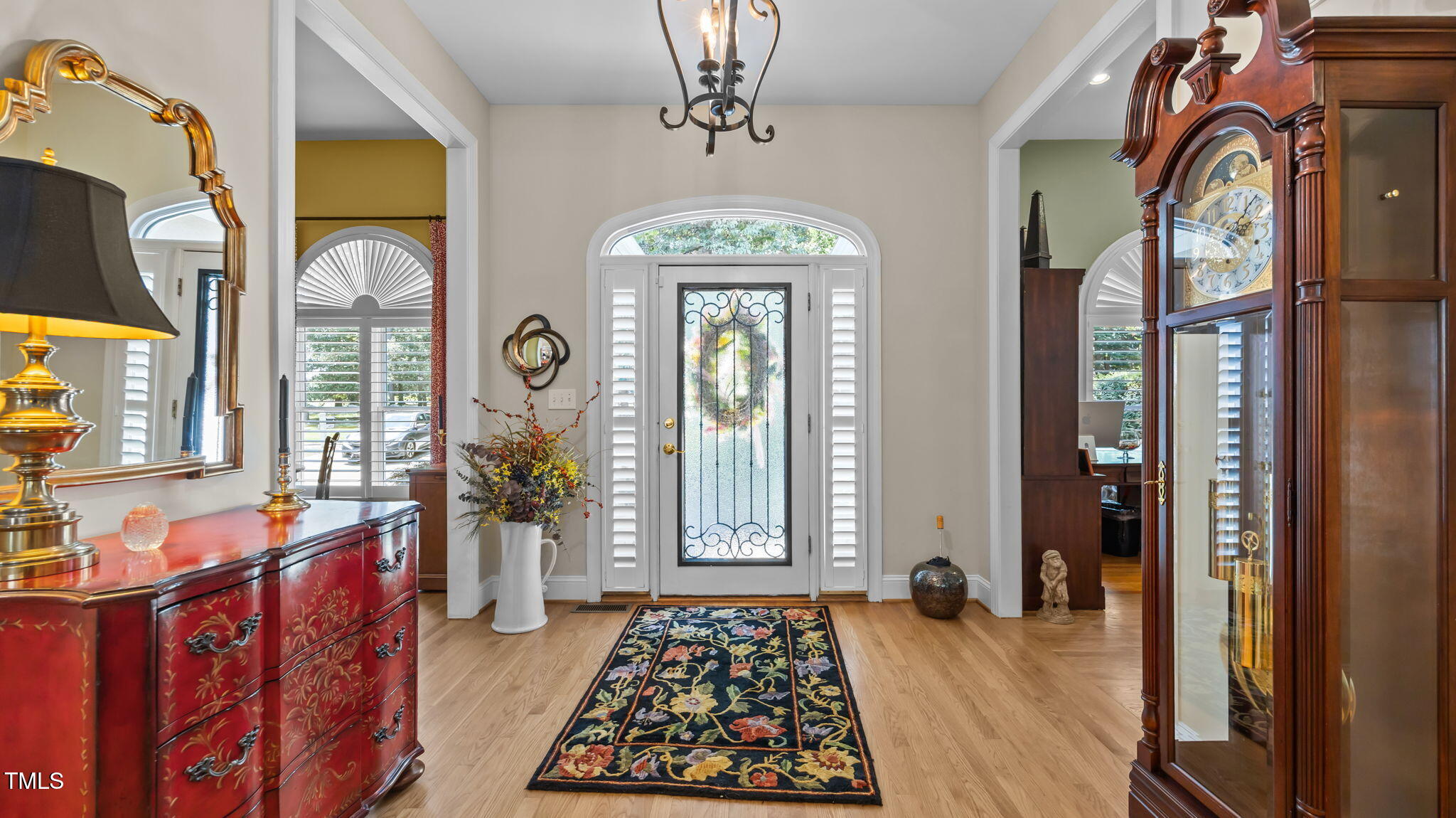 922 Golf House Road E