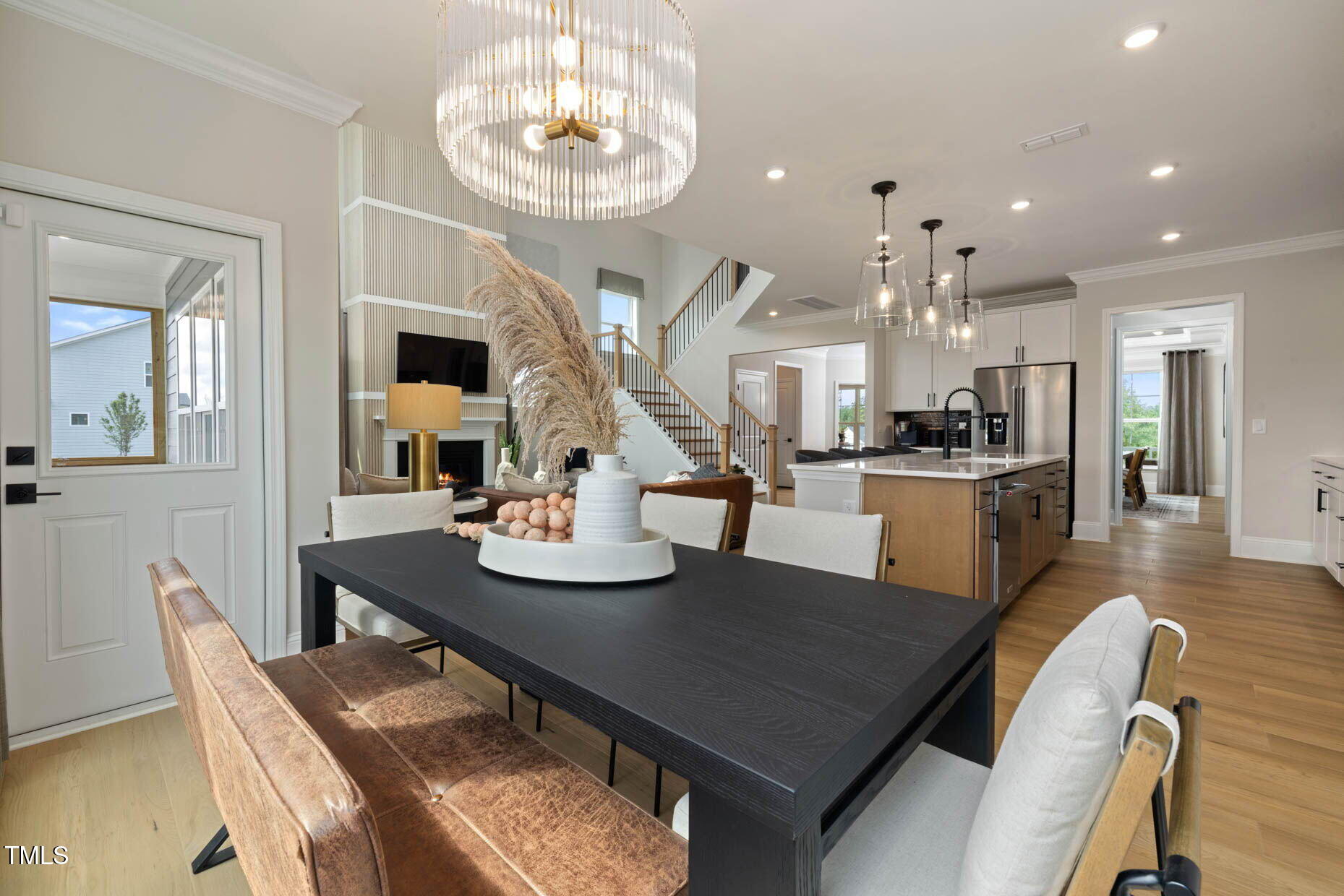 27 W Silver Bridle Trail