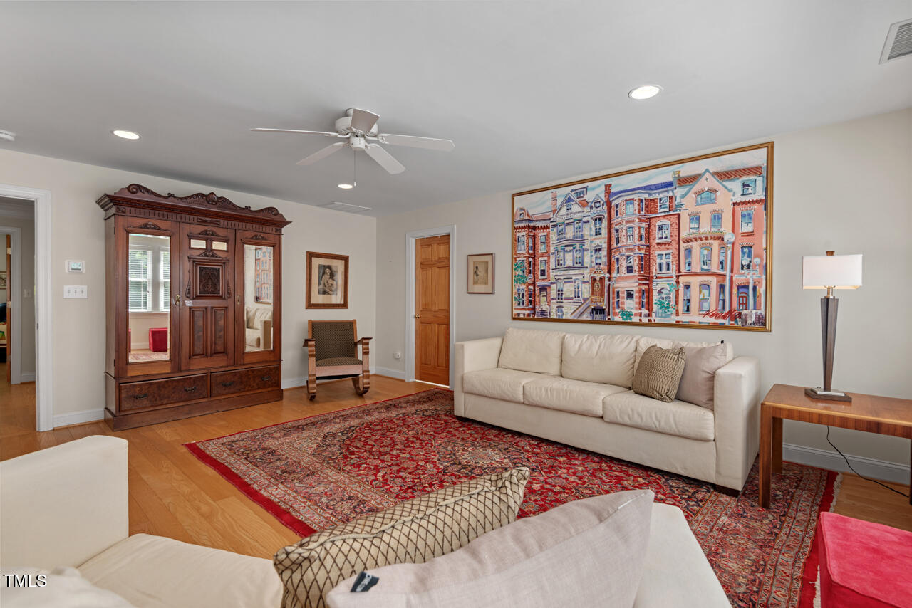 Chapel Hill, North Carolina 27517, United States, 5 Bedrooms Bedrooms, ,3 BathroomsBathrooms,Residential,Pending,126472