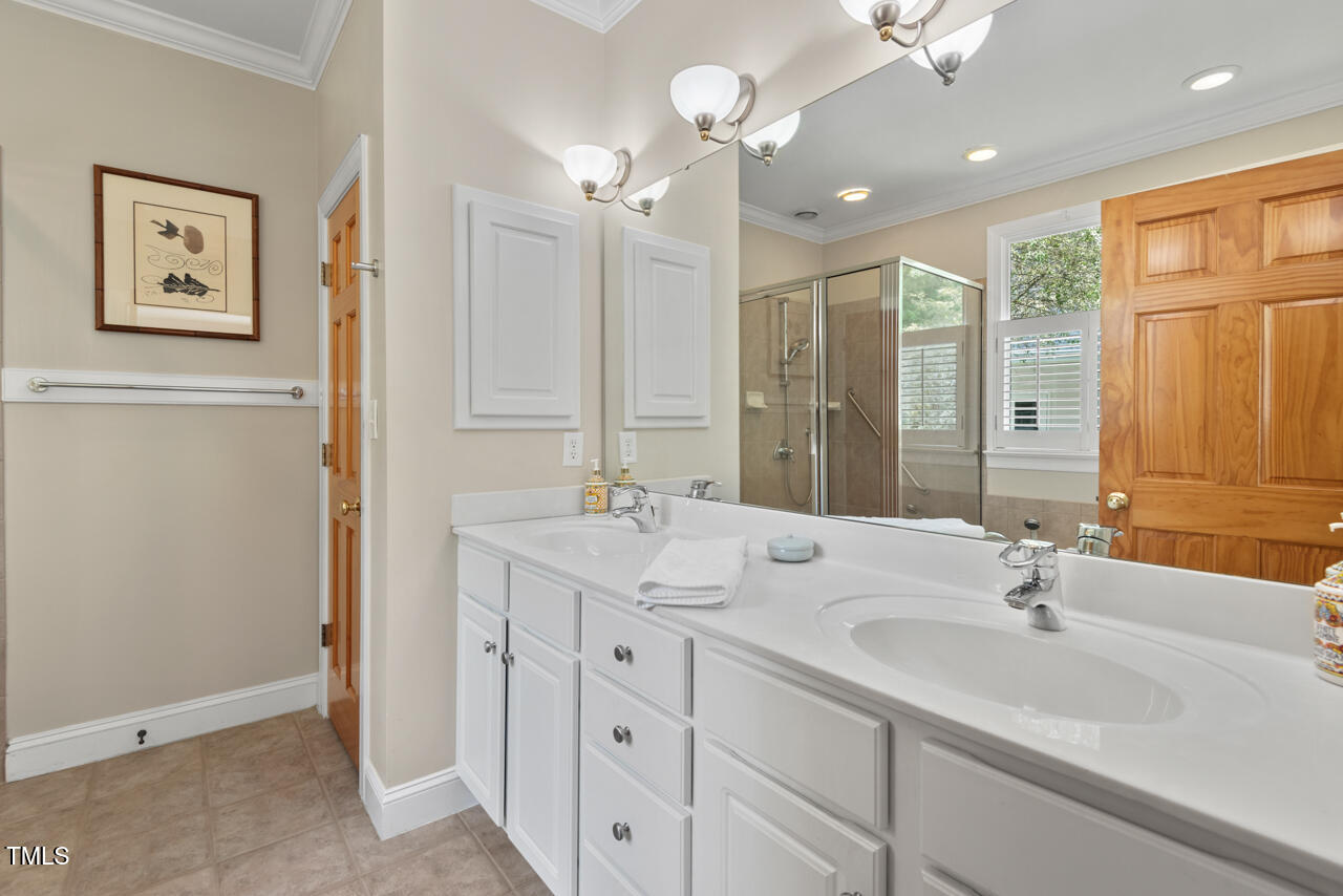 Chapel Hill, North Carolina 27517, United States, 5 Bedrooms Bedrooms, ,3 BathroomsBathrooms,Residential,Pending,126472