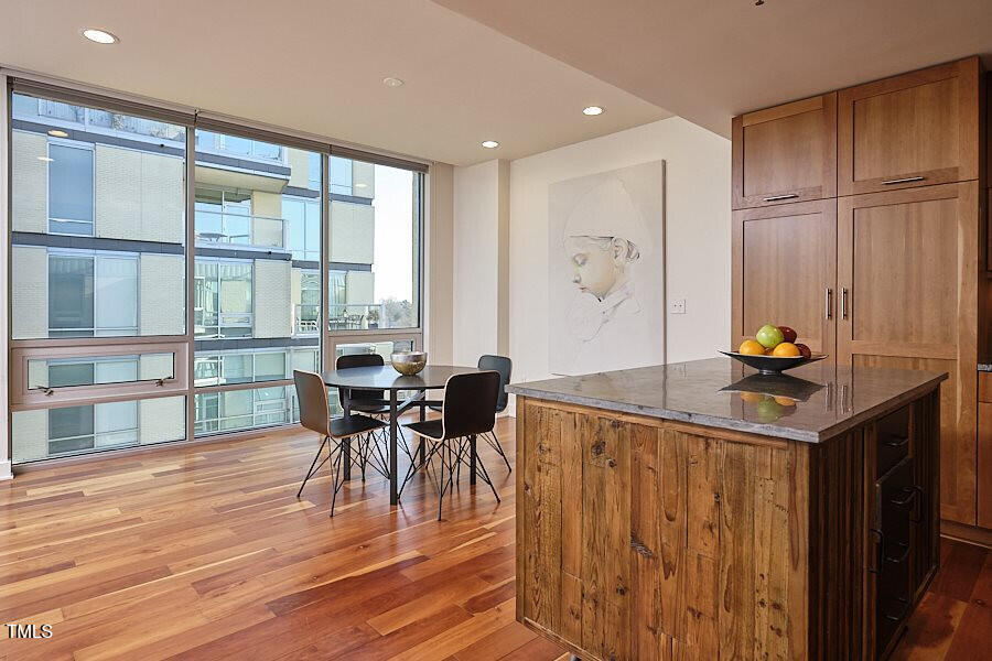 601 W Rosemary Street 712