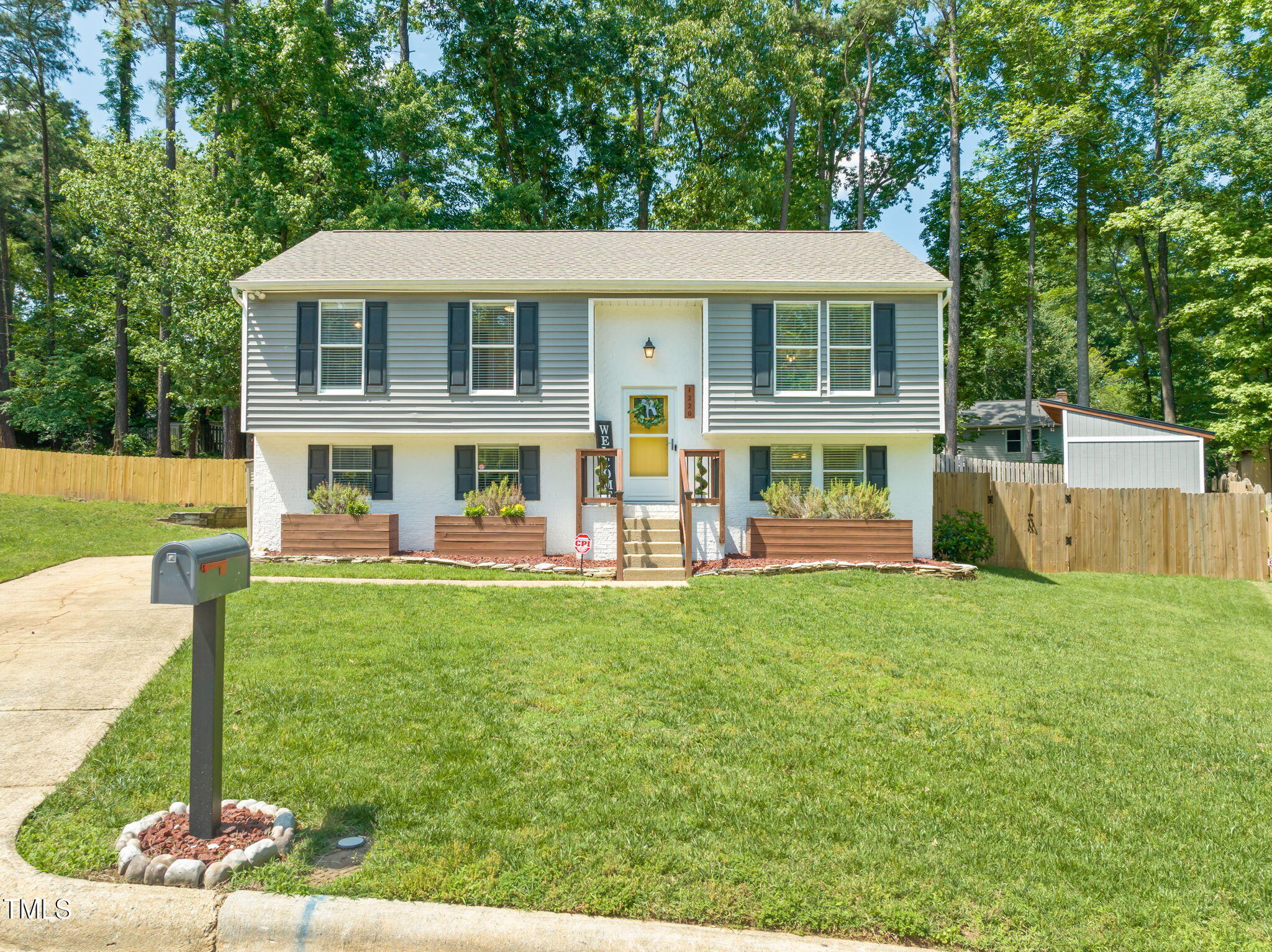 1220 Sherbrooke Court