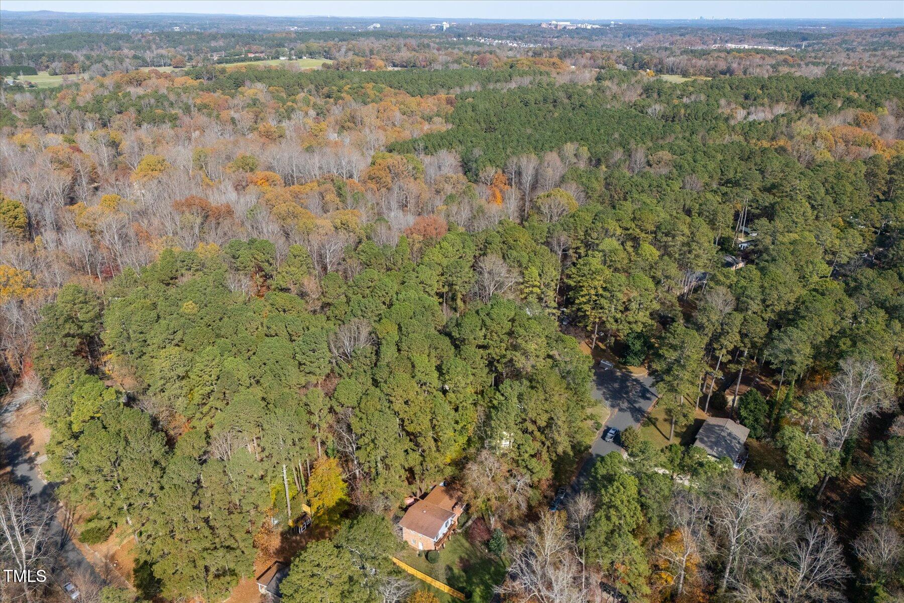 Chapel Hill, North Carolina 27516, United States, 4 Bedrooms Bedrooms, ,3 BathroomsBathrooms,Residential,Pending,77631