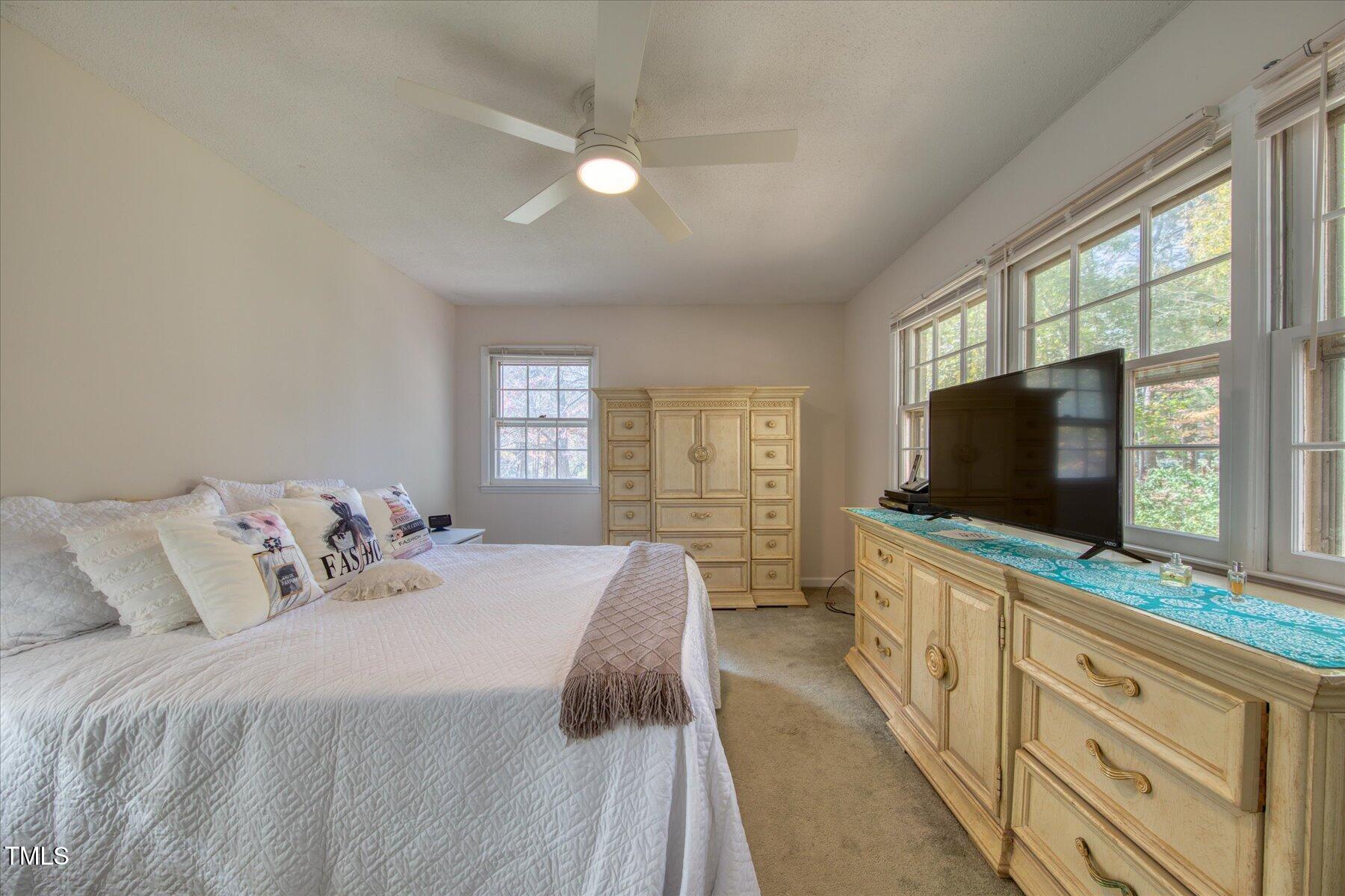 Chapel Hill, North Carolina 27516, United States, 4 Bedrooms Bedrooms, ,3 BathroomsBathrooms,Residential,Pending,77631