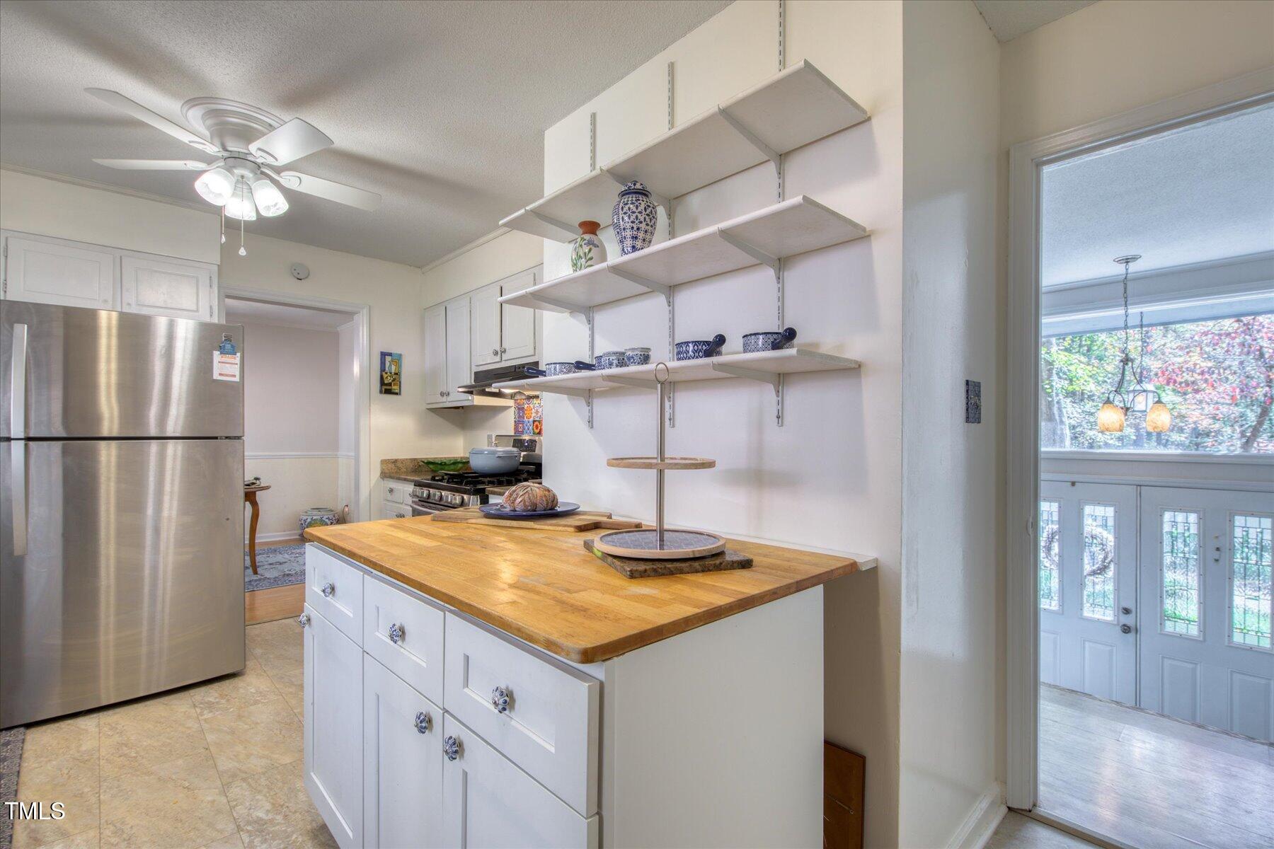 Chapel Hill, North Carolina 27516, United States, 4 Bedrooms Bedrooms, ,3 BathroomsBathrooms,Residential,Pending,77631