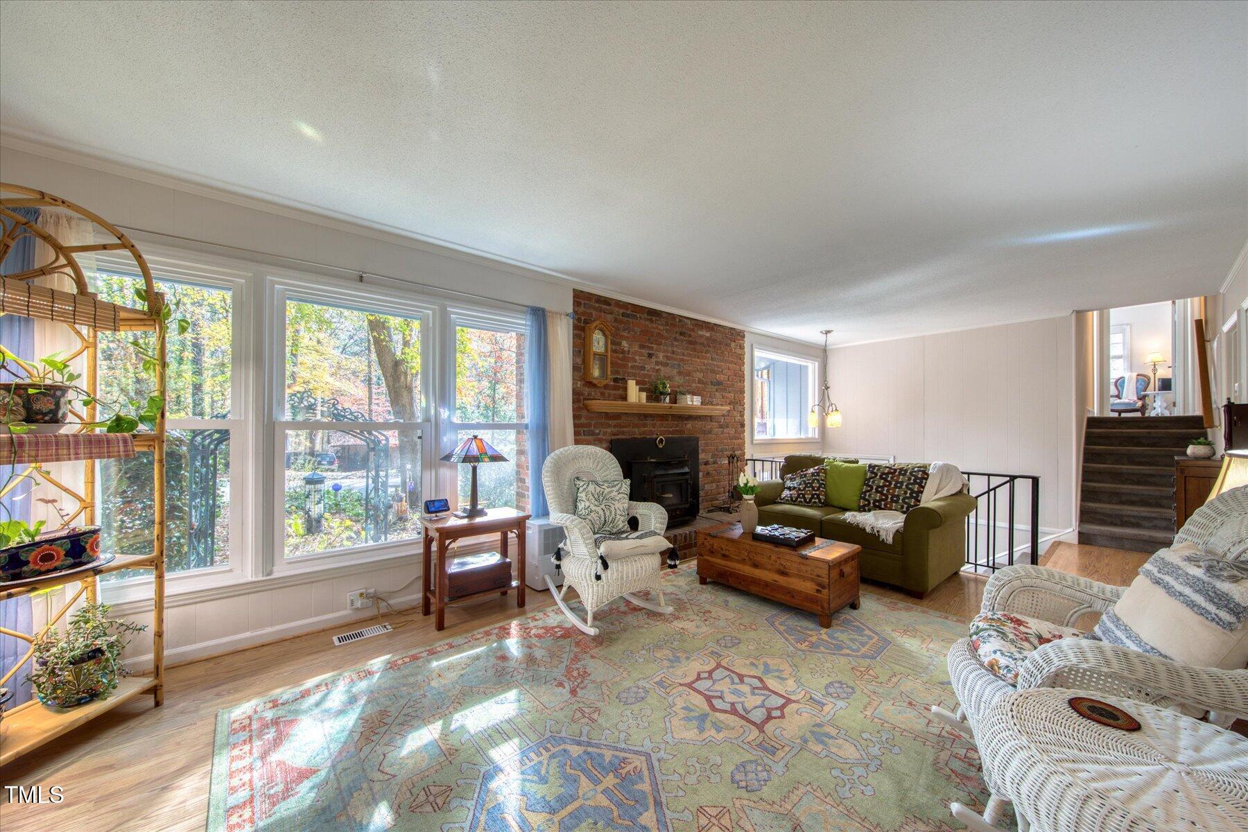 Chapel Hill, North Carolina 27516, United States, 4 Bedrooms Bedrooms, ,3 BathroomsBathrooms,Residential,Pending,77631